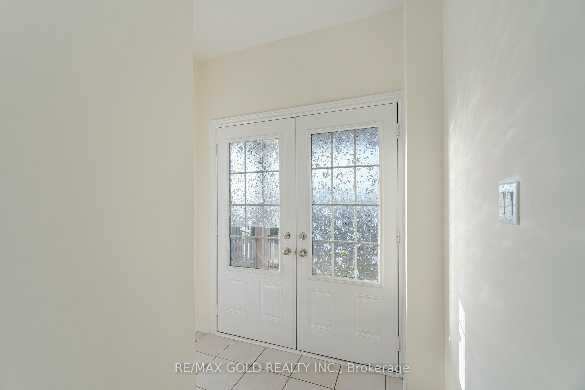 Photo 7 of 63 Frenchpark Circle, Brampton, Credit Valley — HOMEH