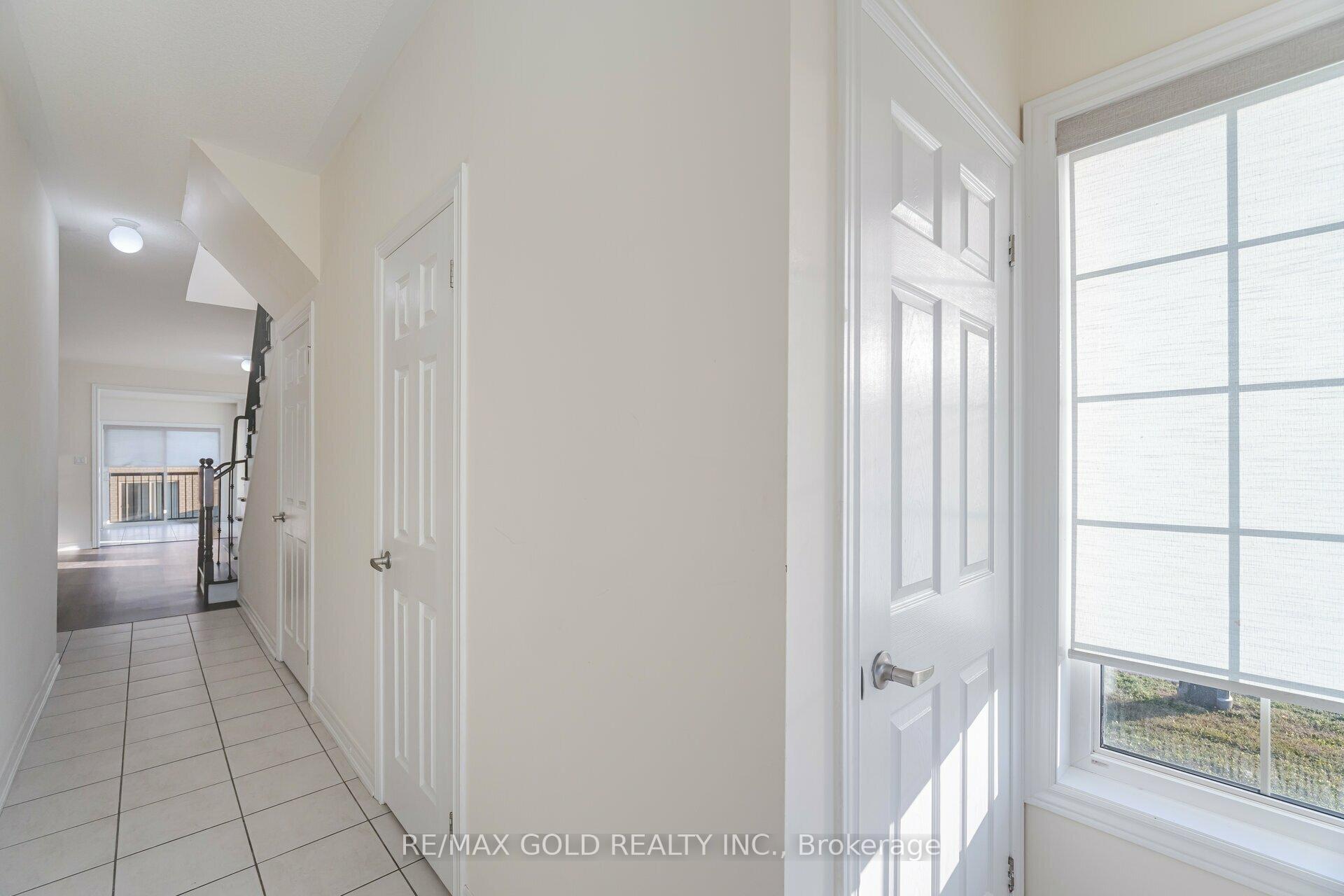 Photo 8 of 63 Frenchpark Circle, Brampton, Credit Valley — HOMEH