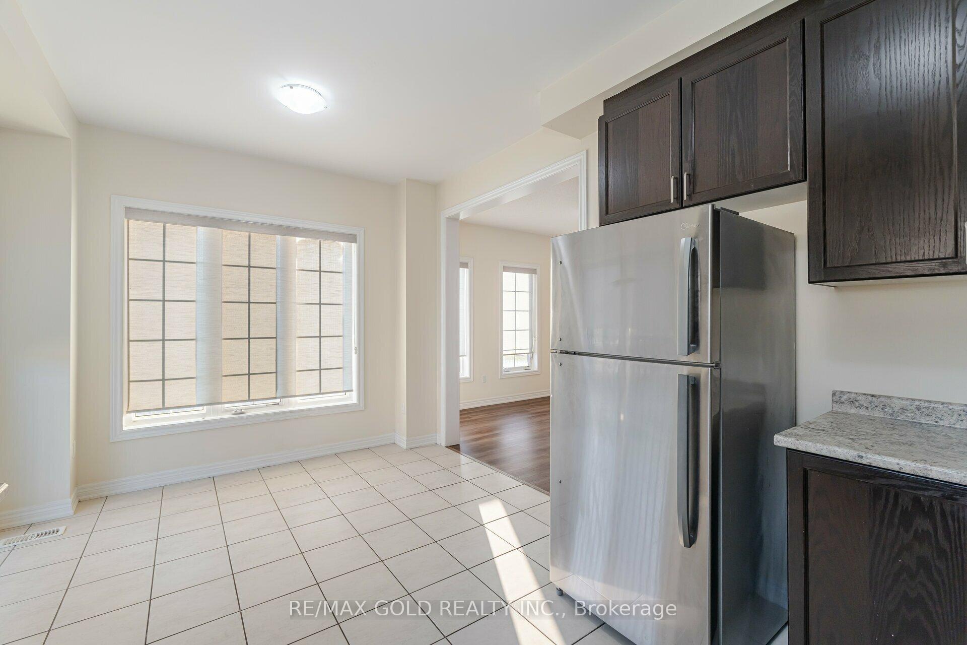 Photo 15 of 63 Frenchpark Circle, Brampton, Credit Valley — HOMEH