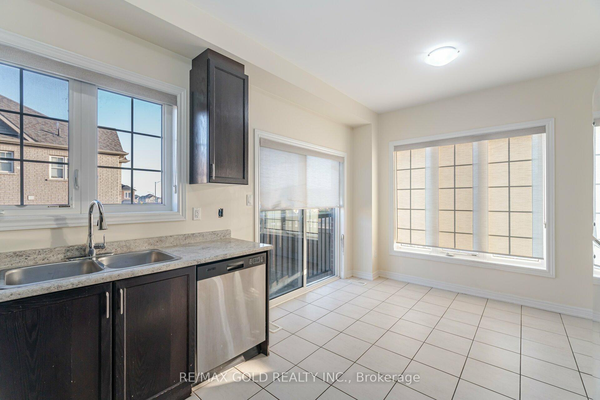 Photo 16 of 63 Frenchpark Circle, Brampton, Credit Valley — HOMEH