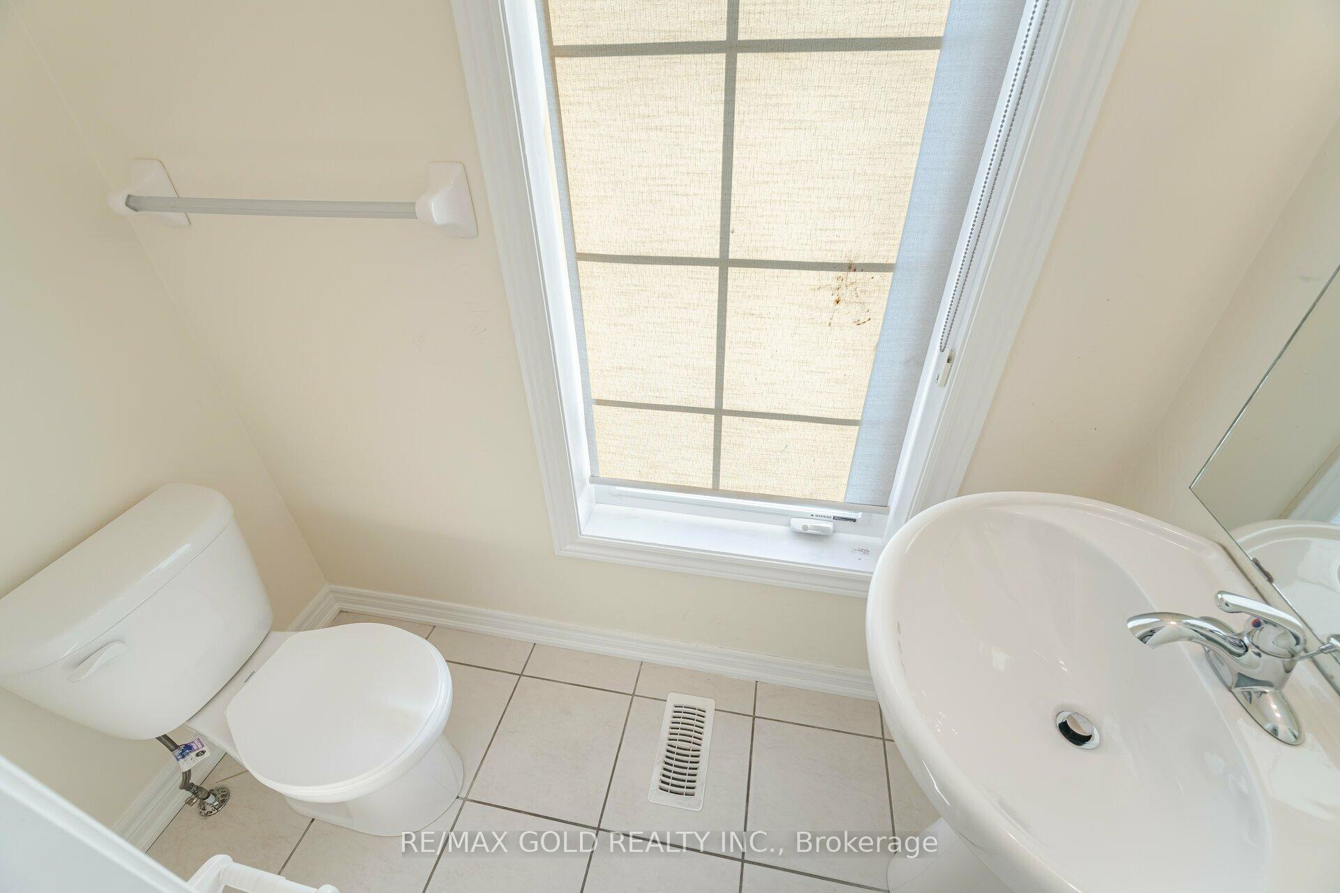 Photo 19 of 63 Frenchpark Circle, Brampton, Credit Valley — HOMEH