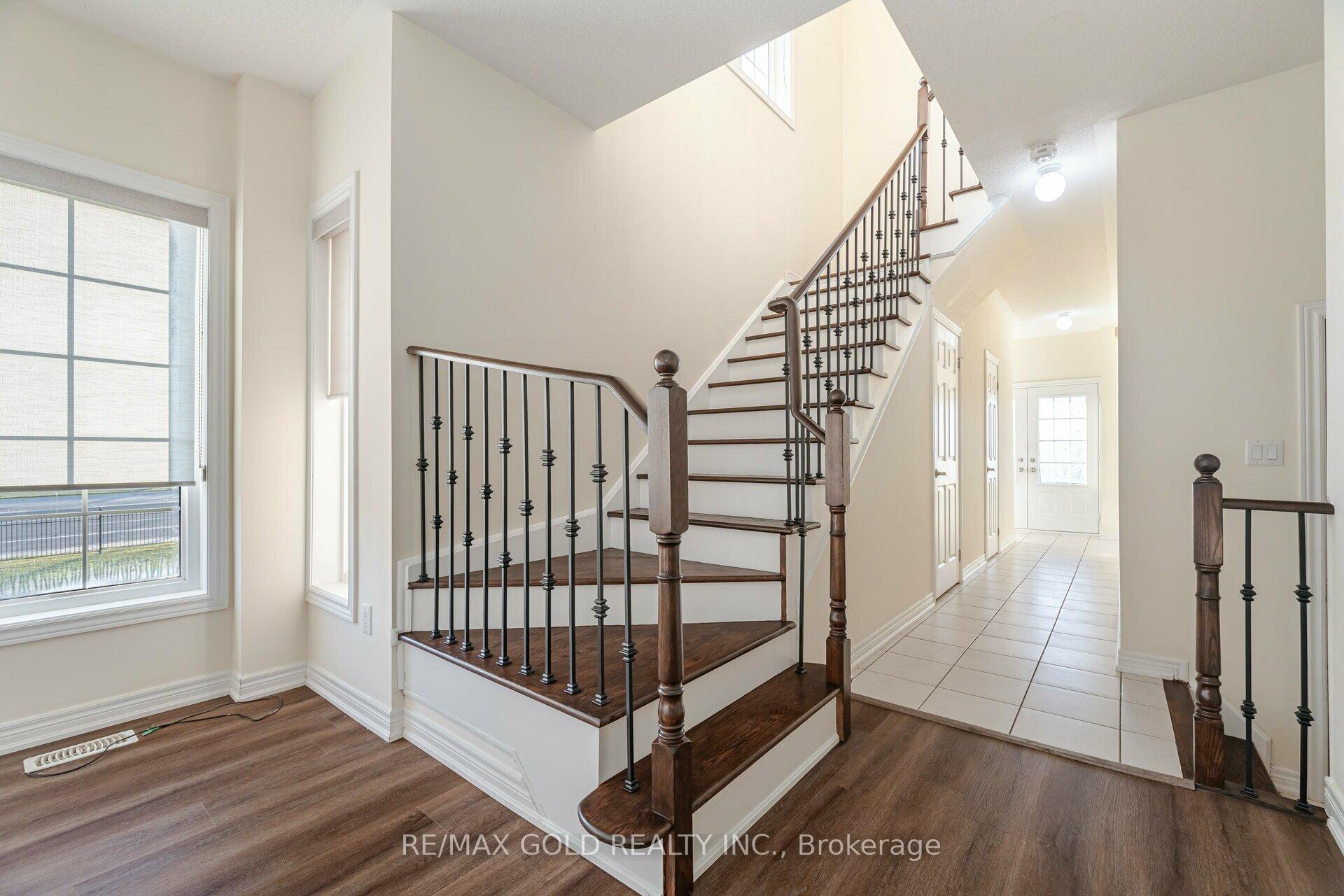 Photo 21 of 63 Frenchpark Circle, Brampton, Credit Valley — HOMEH