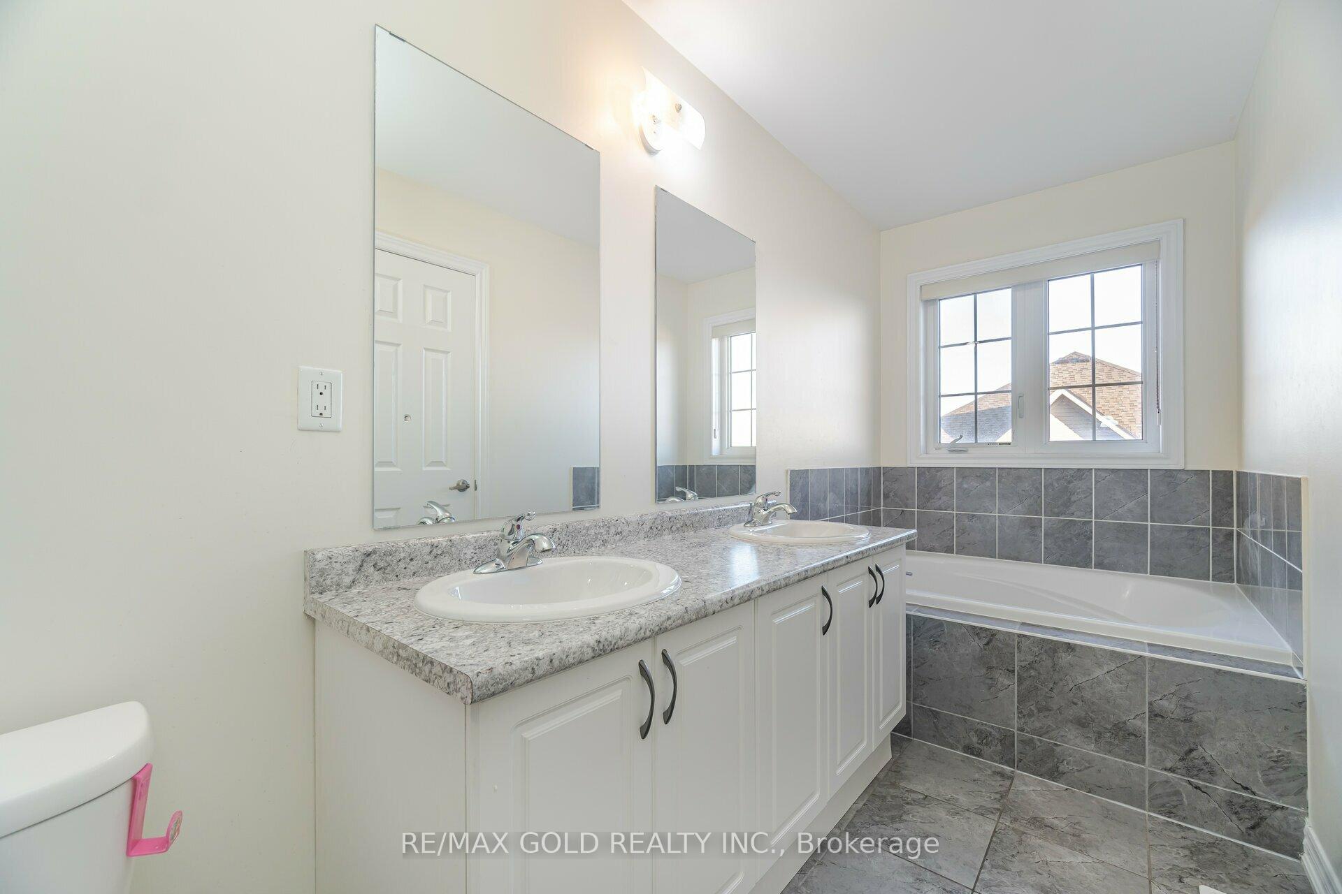 Photo 26 of 63 Frenchpark Circle, Brampton, Credit Valley — HOMEH