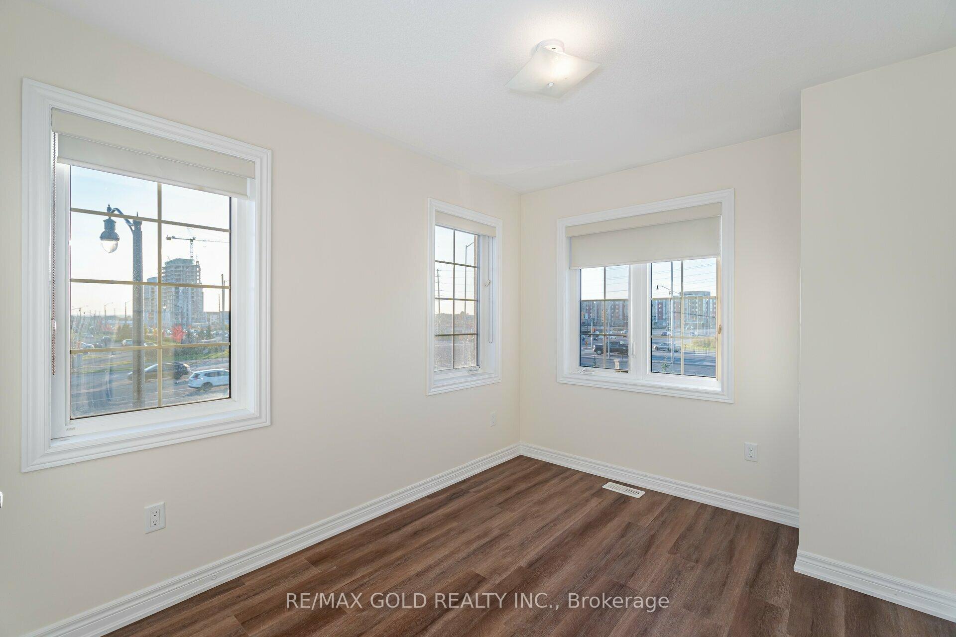 Photo 31 of 63 Frenchpark Circle, Brampton, Credit Valley — HOMEH