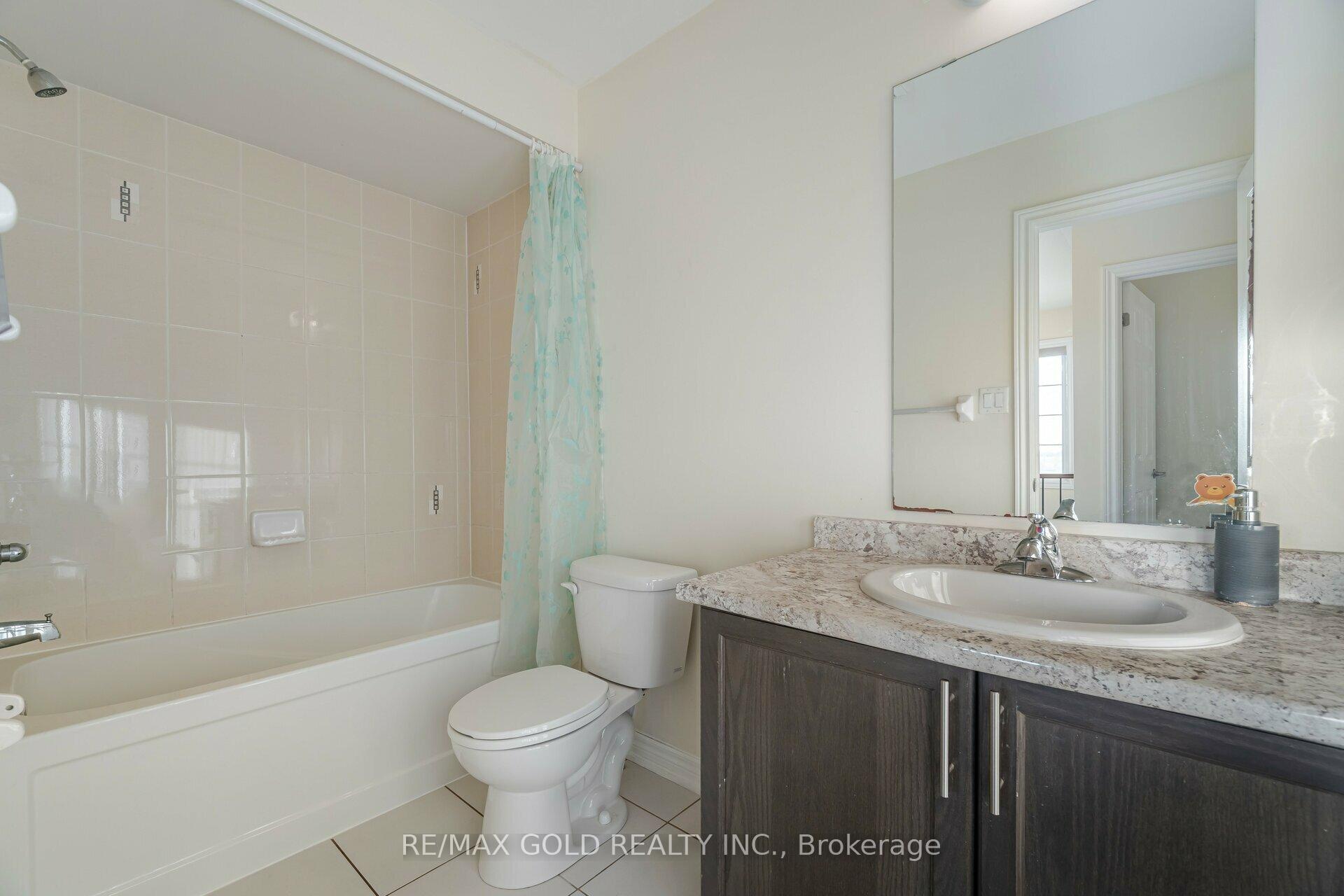 Photo 35 of 63 Frenchpark Circle, Brampton, Credit Valley — HOMEH