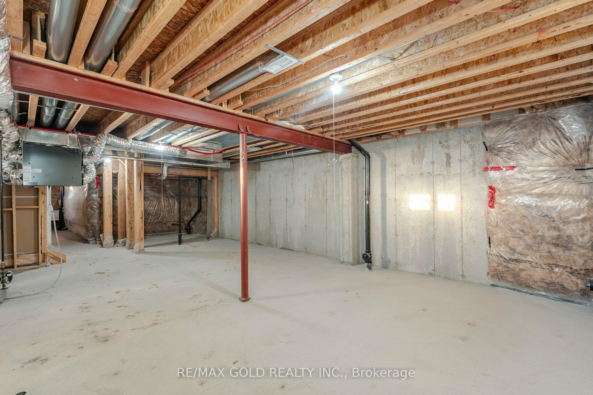 Photo 38 of 63 Frenchpark Circle, Brampton, Credit Valley — HOMEH