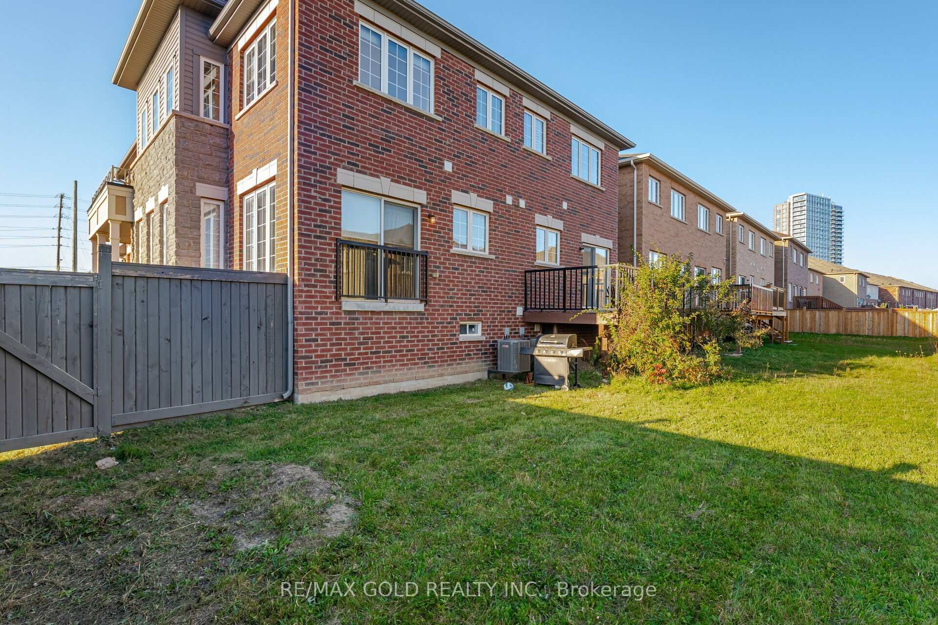 Photo 40 of 63 Frenchpark Circle, Brampton, Credit Valley — HOMEH