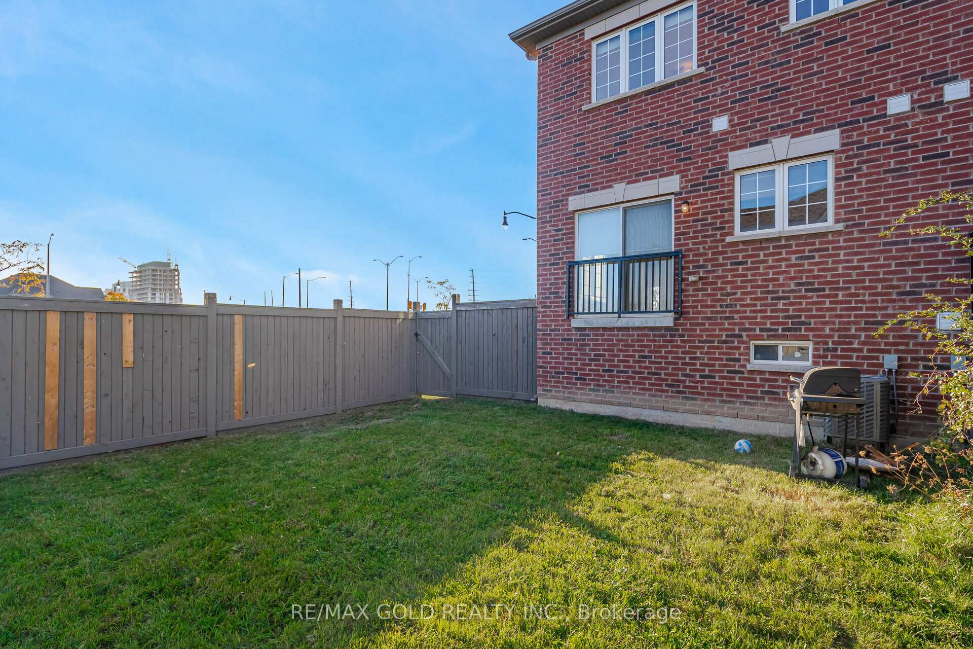 Photo 42 of 63 Frenchpark Circle, Brampton, Credit Valley — HOMEH