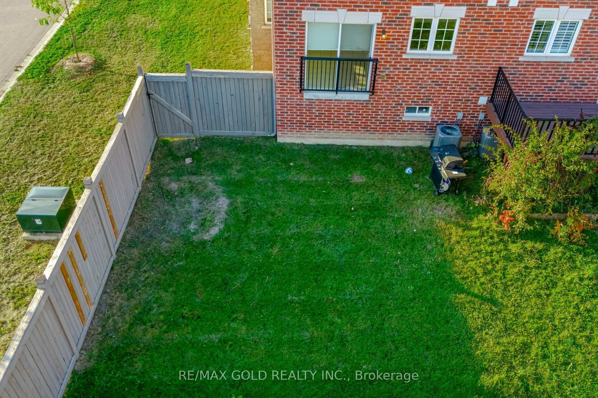Photo 45 of 63 Frenchpark Circle, Brampton, Credit Valley — HOMEH