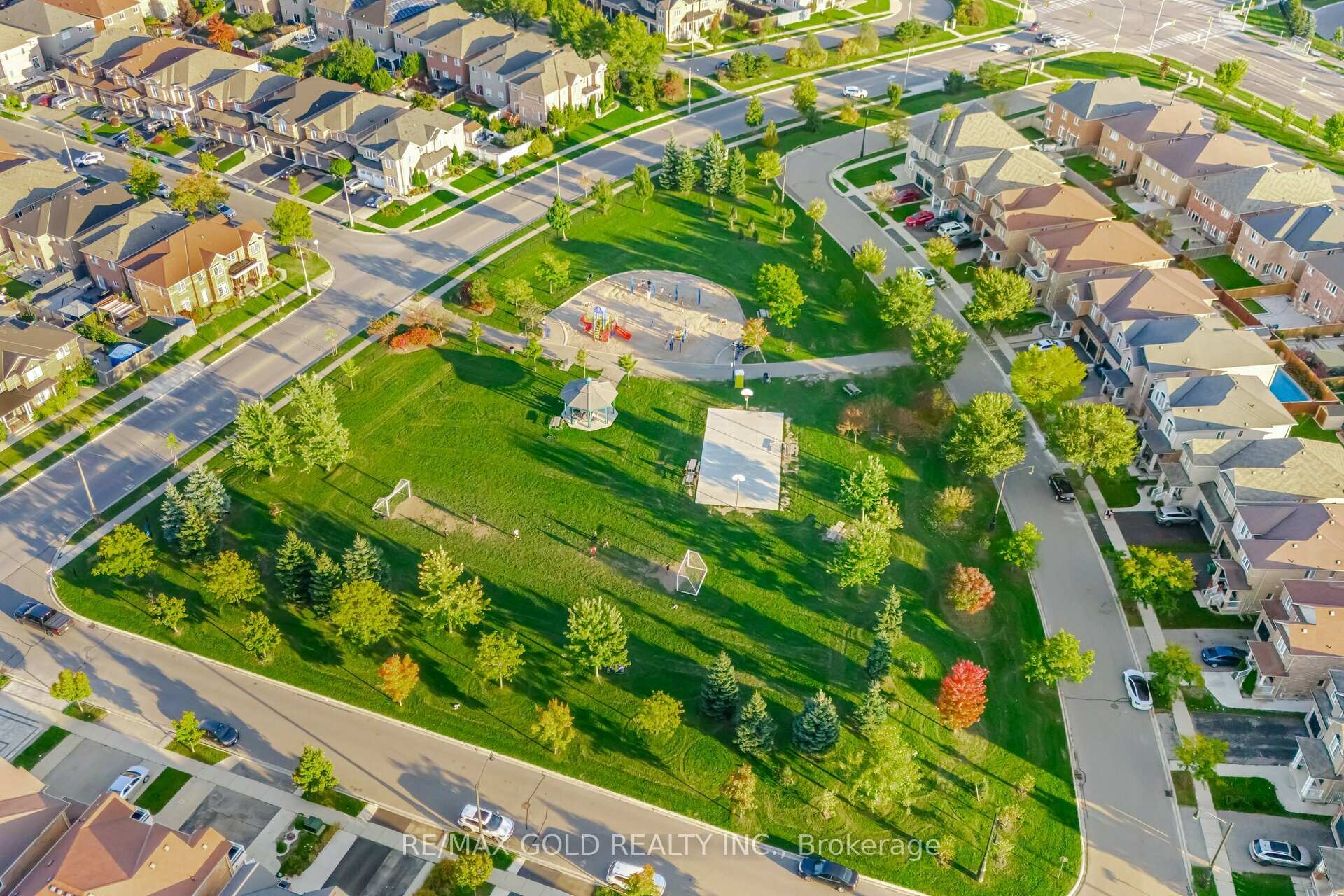 Photo 49 of 63 Frenchpark Circle, Brampton, Credit Valley — HOMEH