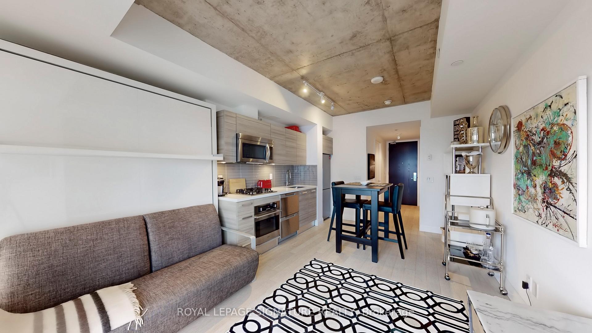 Front of Unit 1406, 224 King Street W