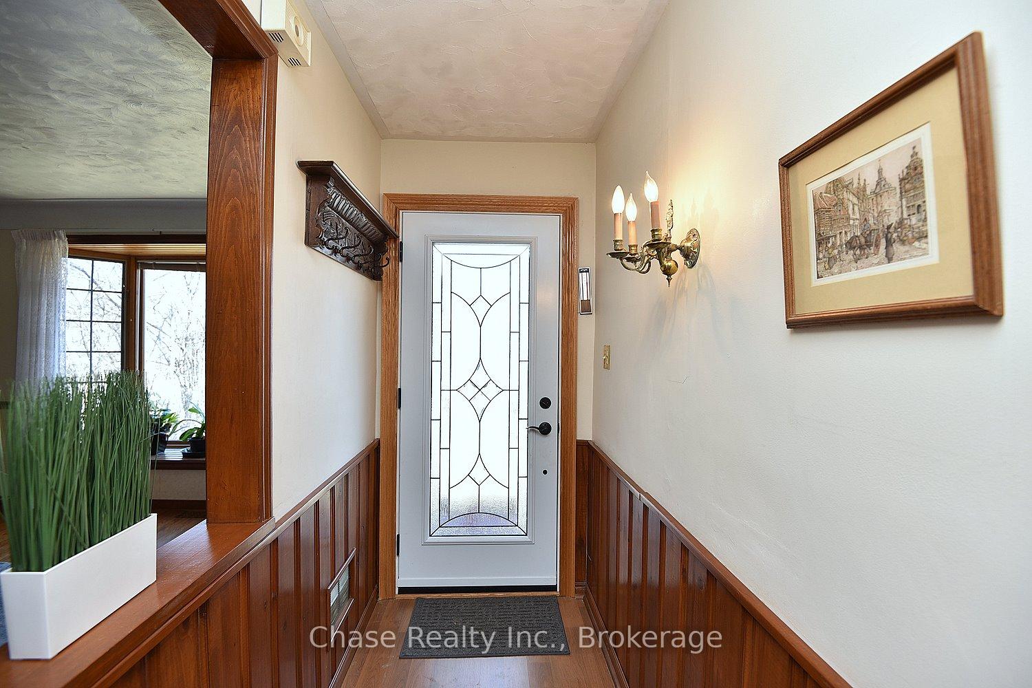 Photo 6 of 20 Lorne Avenue, Hamilton, Ancaster — HOMEH