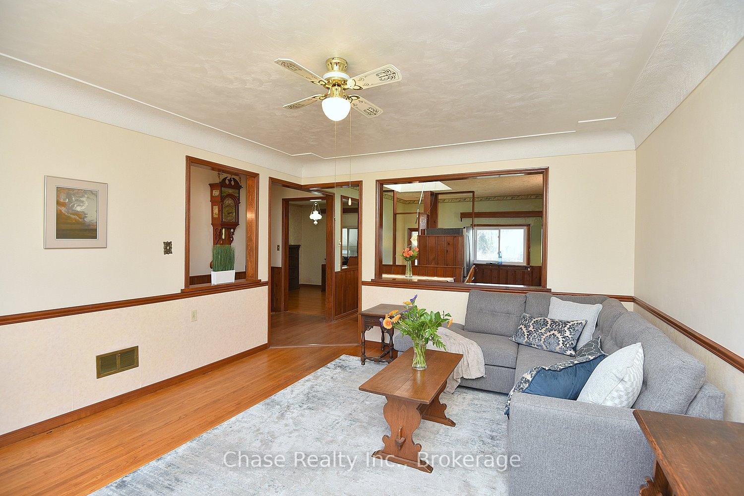 Photo 8 of 20 Lorne Avenue, Hamilton, Ancaster — HOMEH
