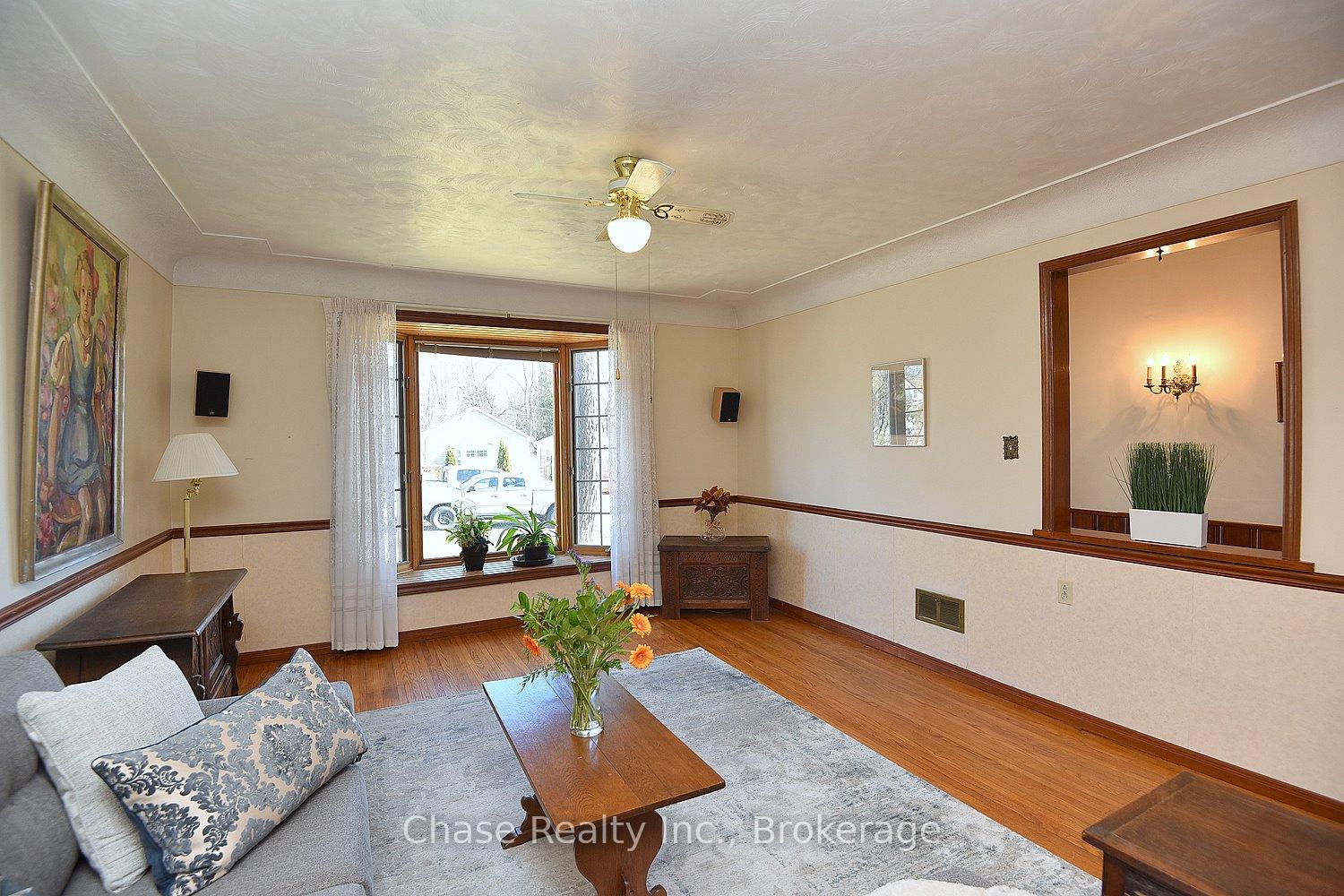 Photo 10 of 20 Lorne Avenue, Hamilton, Ancaster — HOMEH