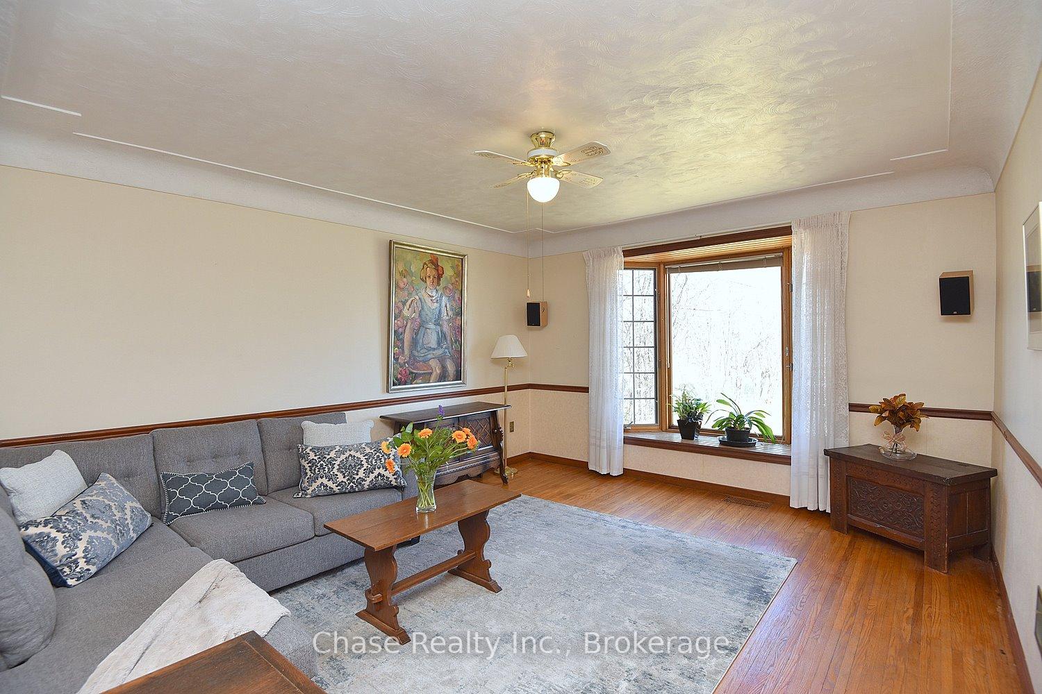 Photo 11 of 20 Lorne Avenue, Hamilton, Ancaster — HOMEH