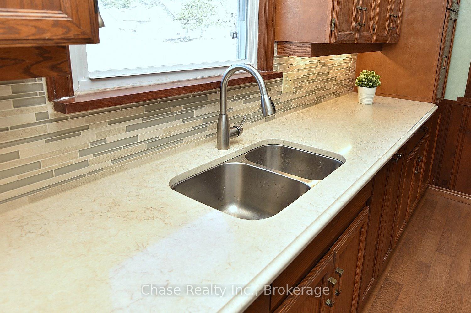 Photo 13 of 20 Lorne Avenue, Hamilton, Ancaster — HOMEH