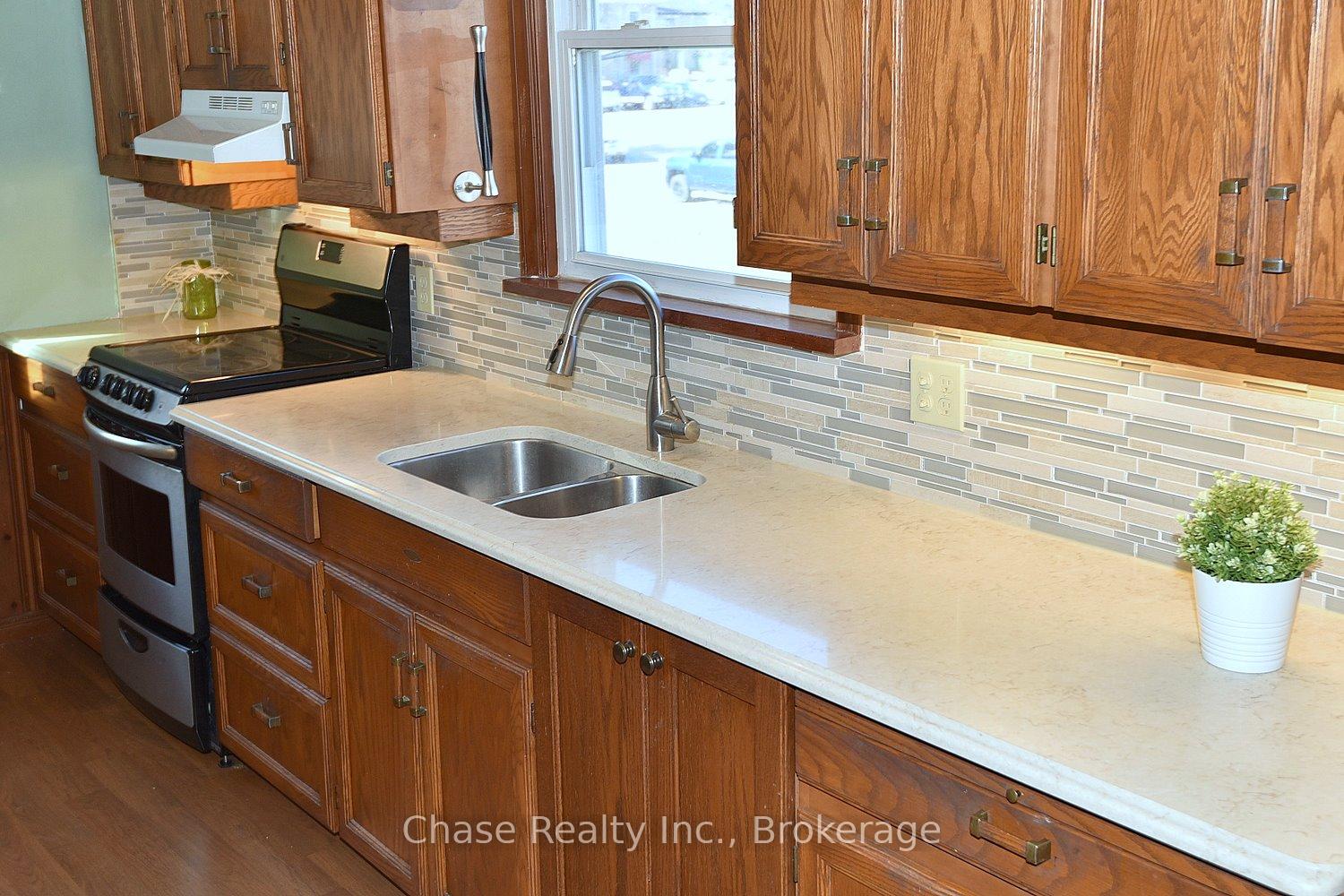 Photo 14 of 20 Lorne Avenue, Hamilton, Ancaster — HOMEH