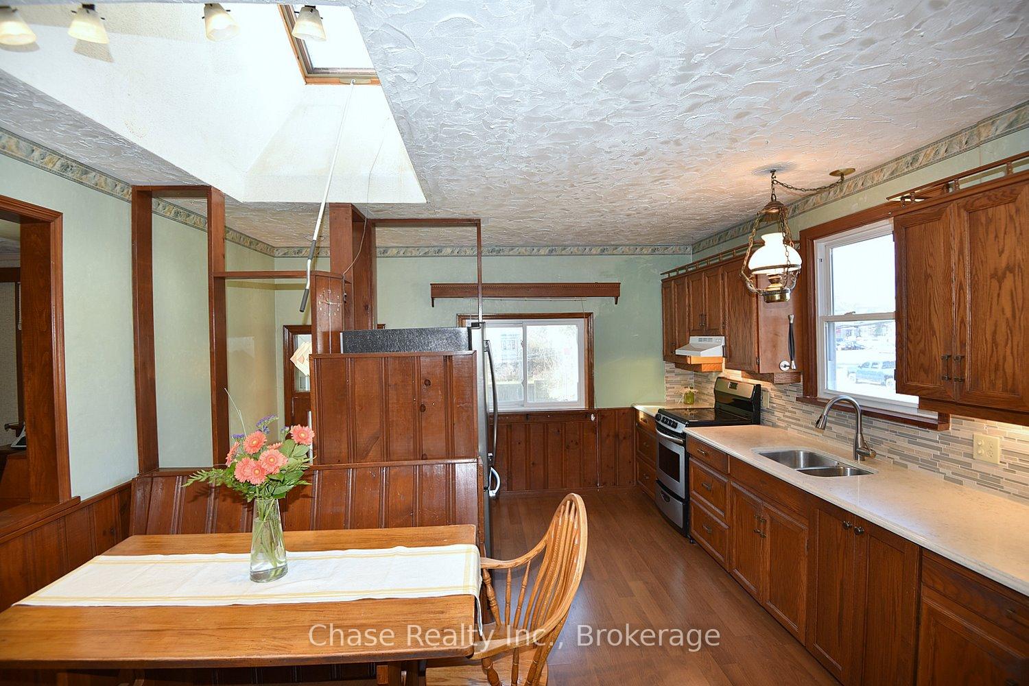 Photo 21 of 20 Lorne Avenue, Hamilton, Ancaster — HOMEH