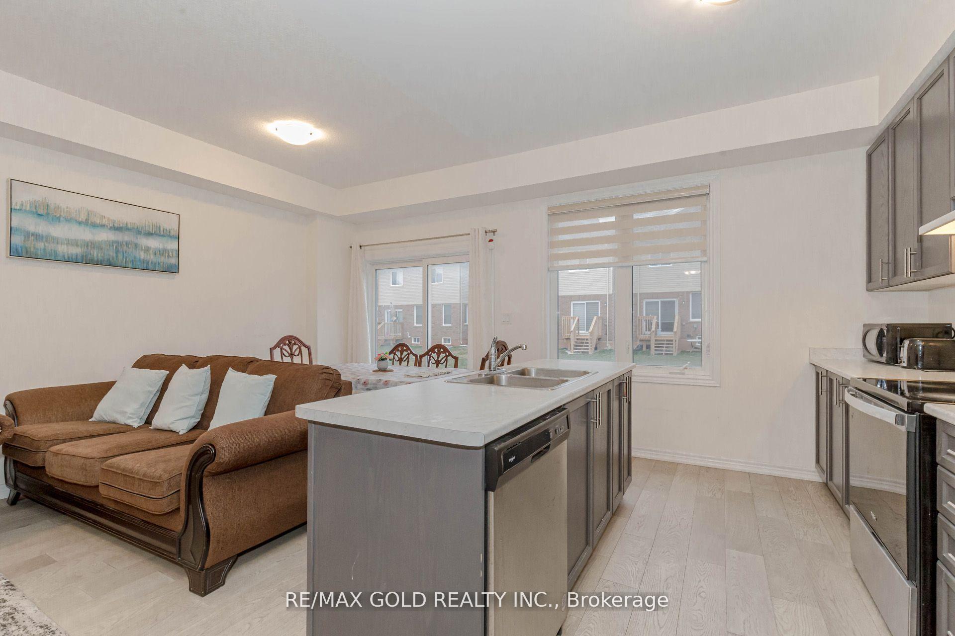 Photo 13 of 157 Sonoma Lane, Hamilton, Stoney Creek — HOMEH