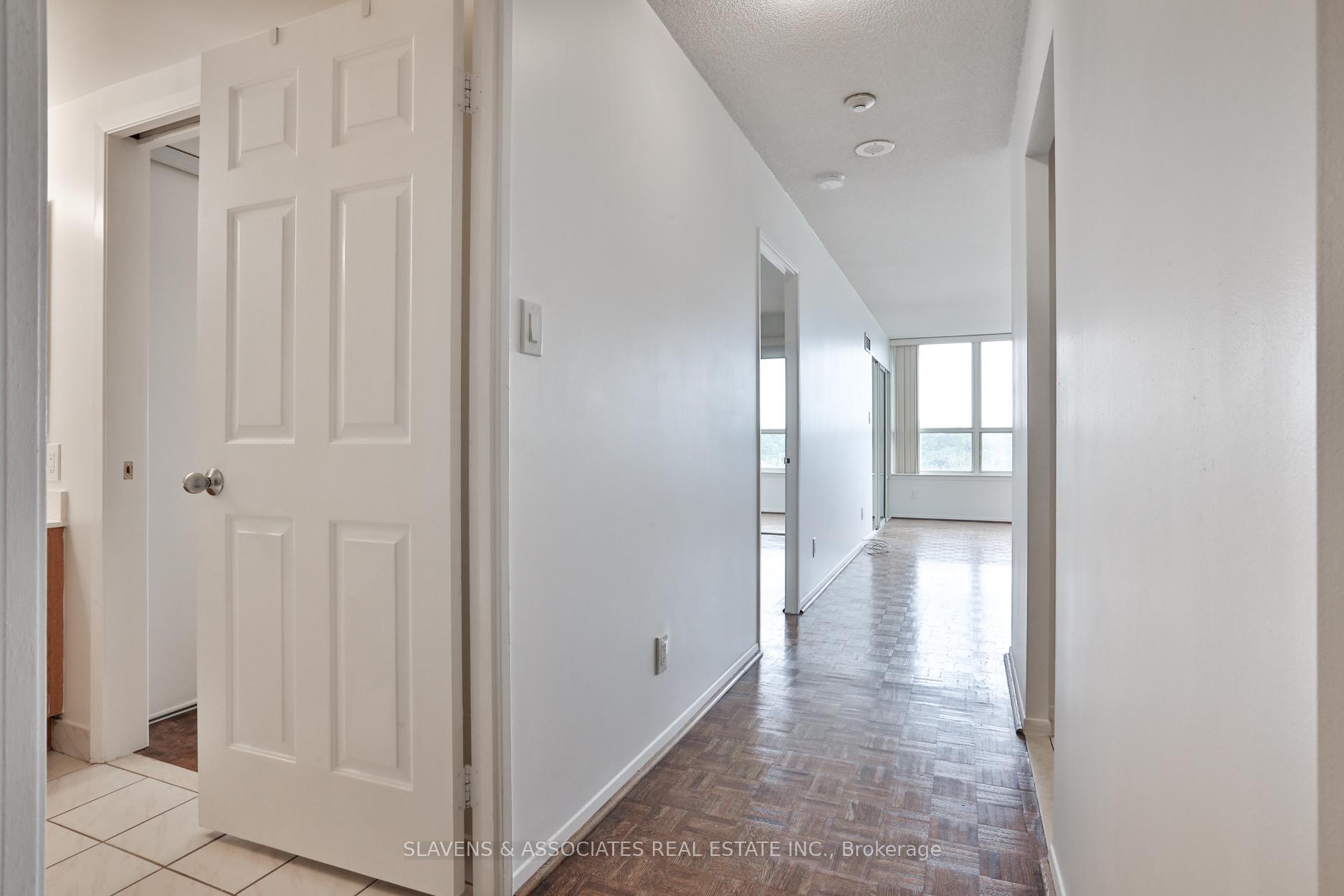 Photo 3 of Unit 717, 268 Ridley Boulevard, Toronto, Bedford Park-Nortown — HOMEH
