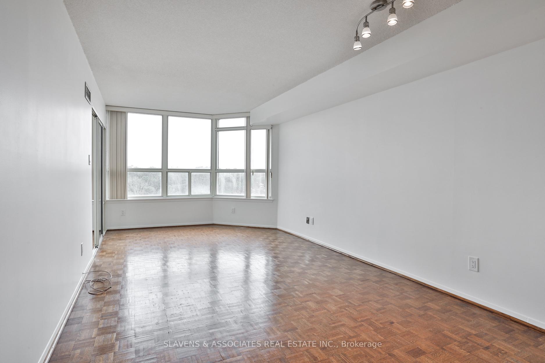 Photo 5 of Unit 717, 268 Ridley Boulevard, Toronto, Bedford Park-Nortown — HOMEH