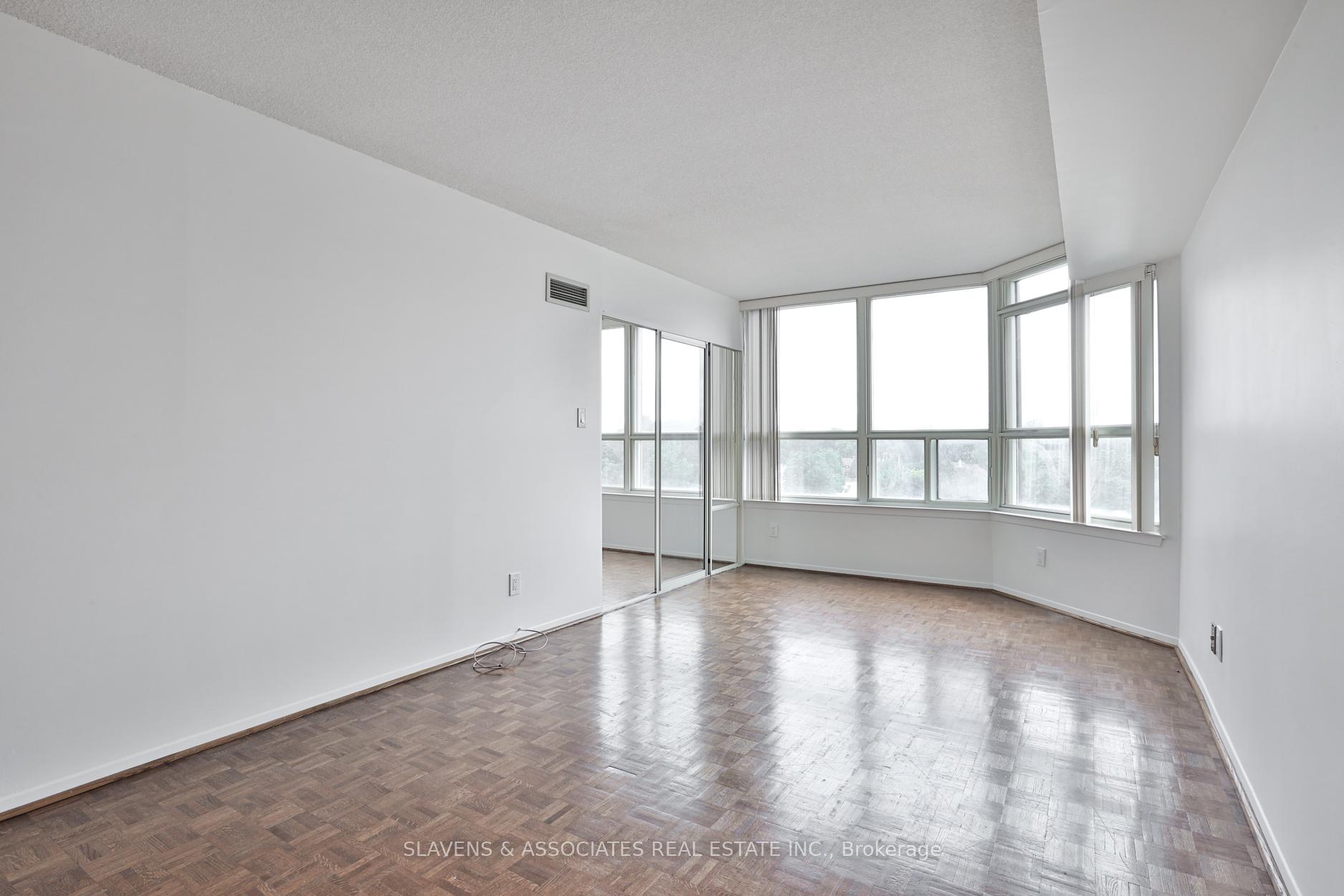 Photo 6 of Unit 717, 268 Ridley Boulevard, Toronto, Bedford Park-Nortown — HOMEH