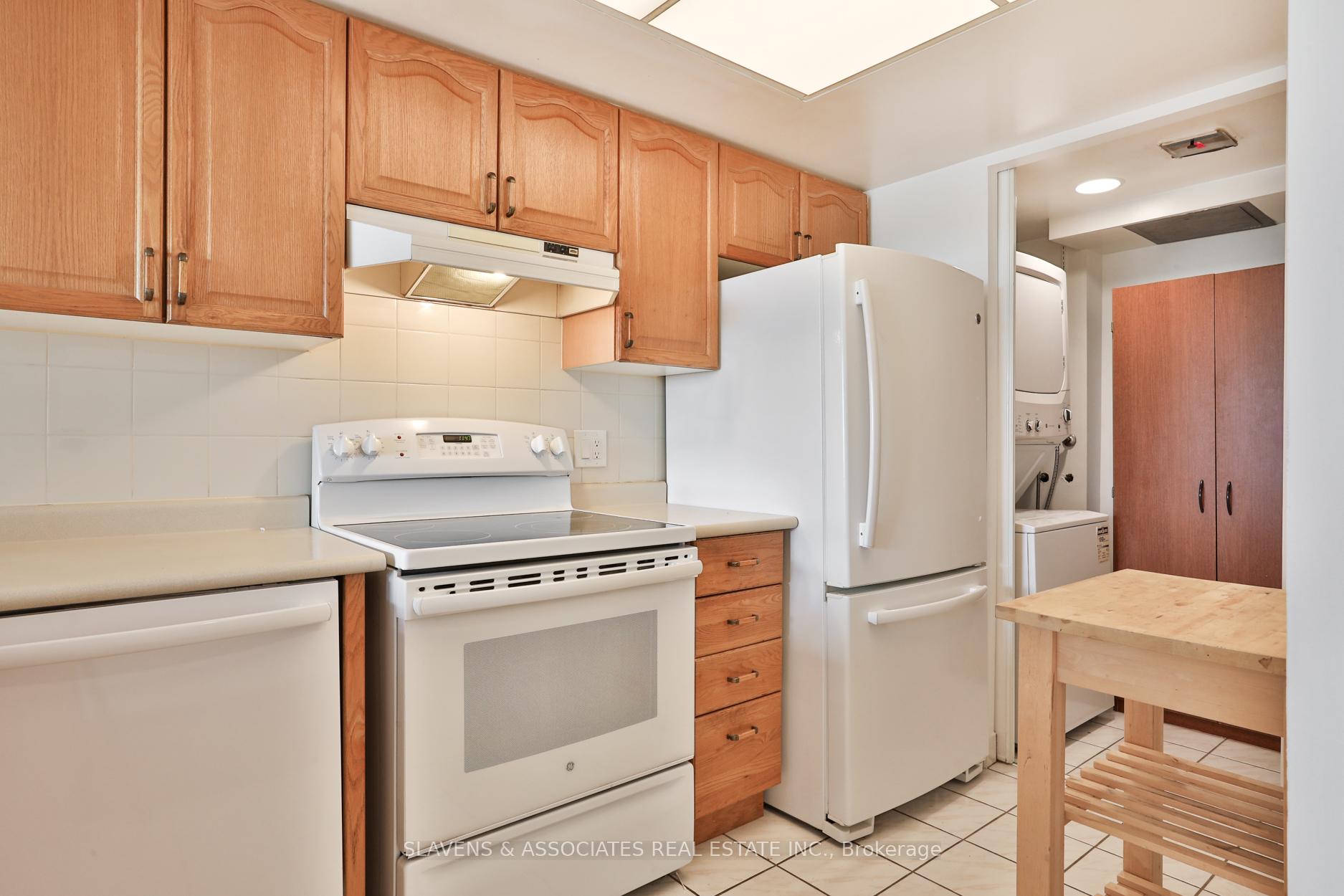 Photo 8 of Unit 717, 268 Ridley Boulevard, Toronto, Bedford Park-Nortown — HOMEH