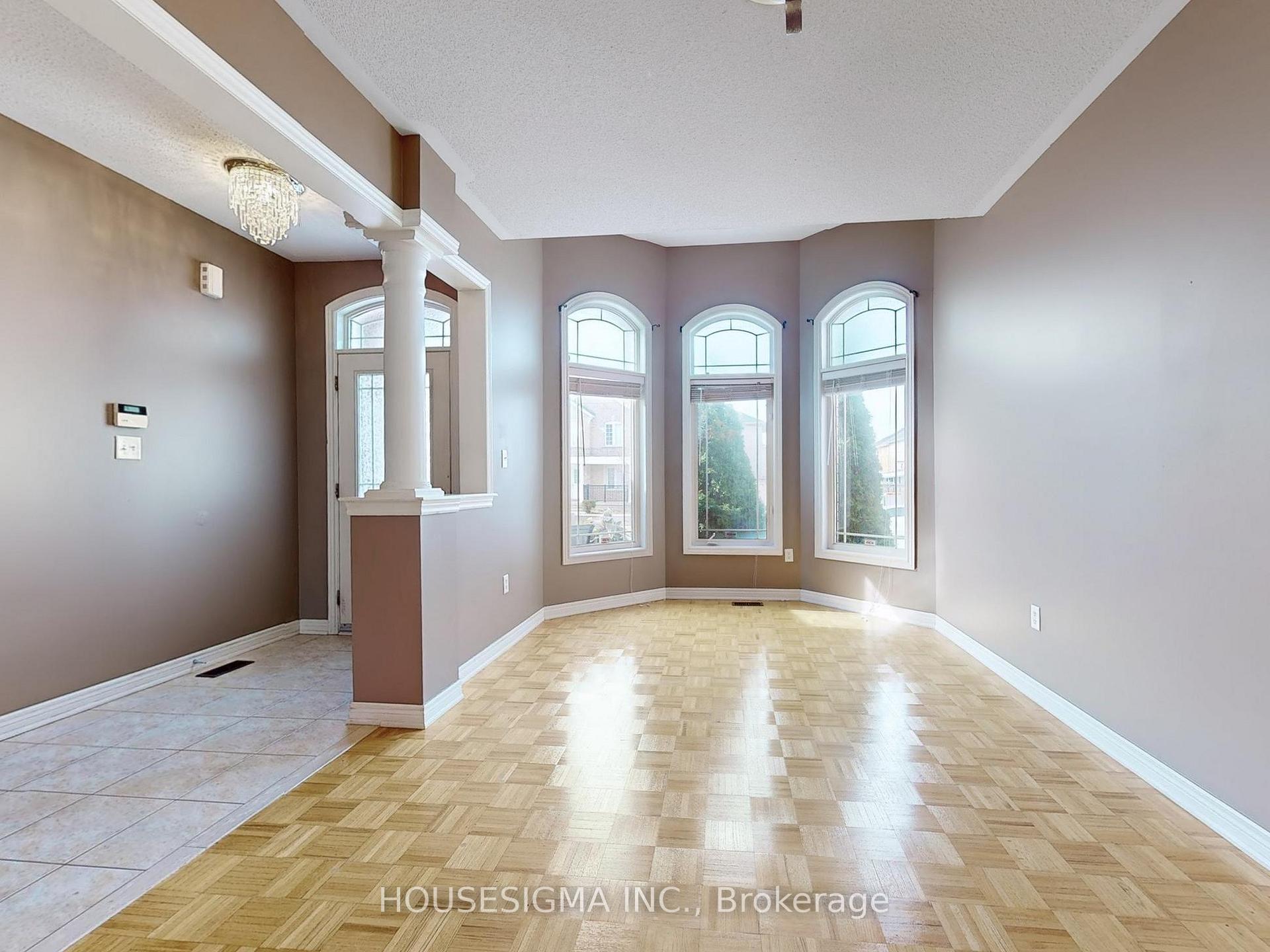 Photo 2 of 31 Braddock Drive, Brampton, Fletcher's Meadow — HOMEH