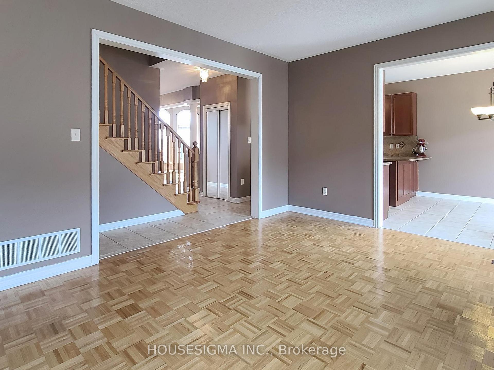 Photo 5 of 31 Braddock Drive, Brampton, Fletcher's Meadow — HOMEH