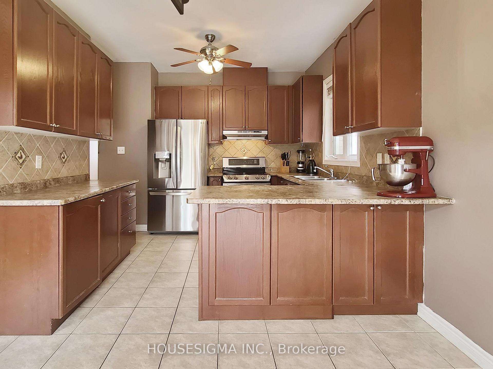 Photo 6 of 31 Braddock Drive, Brampton, Fletcher's Meadow — HOMEH