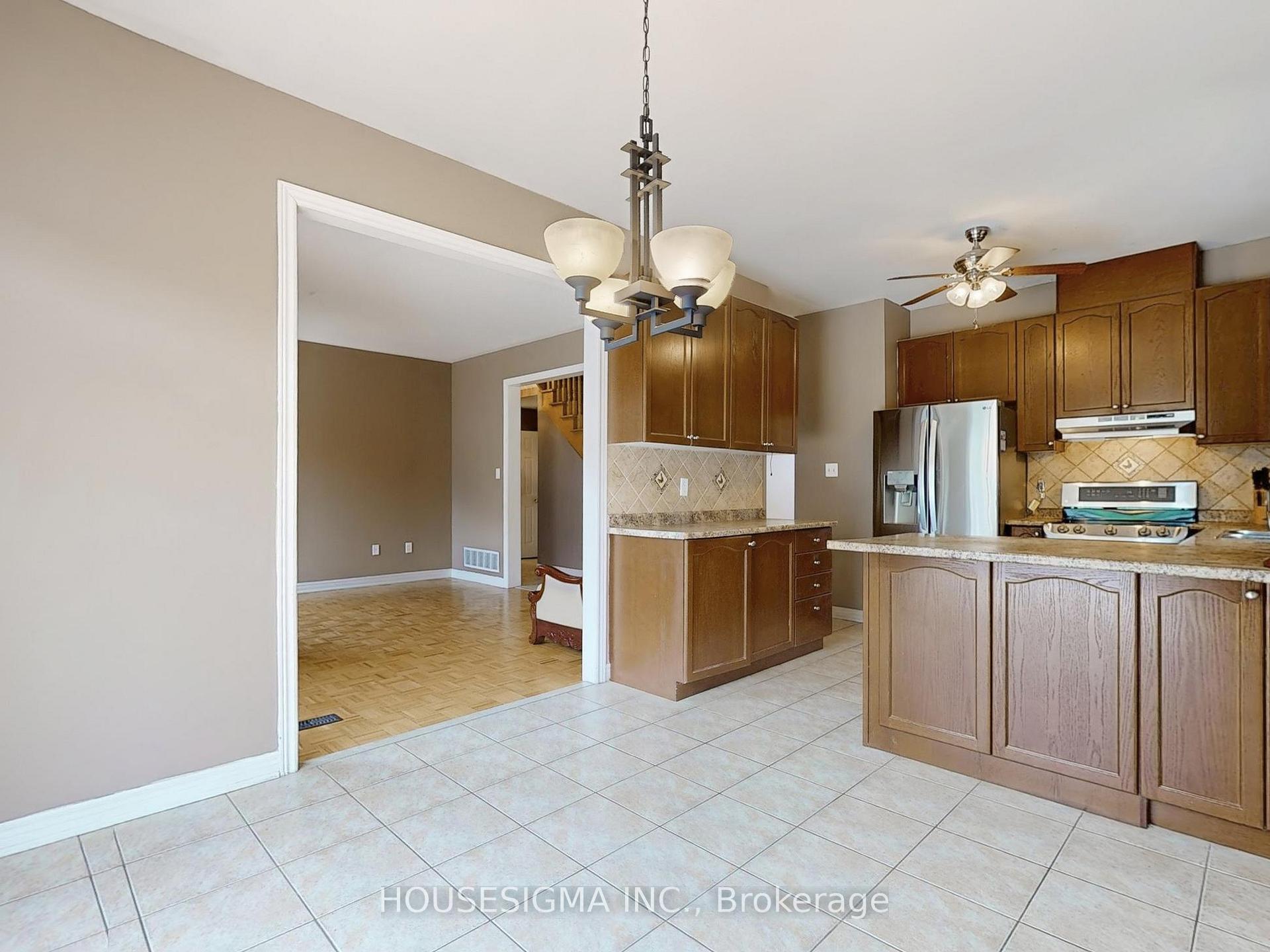 Photo 8 of 31 Braddock Drive, Brampton, Fletcher's Meadow — HOMEH
