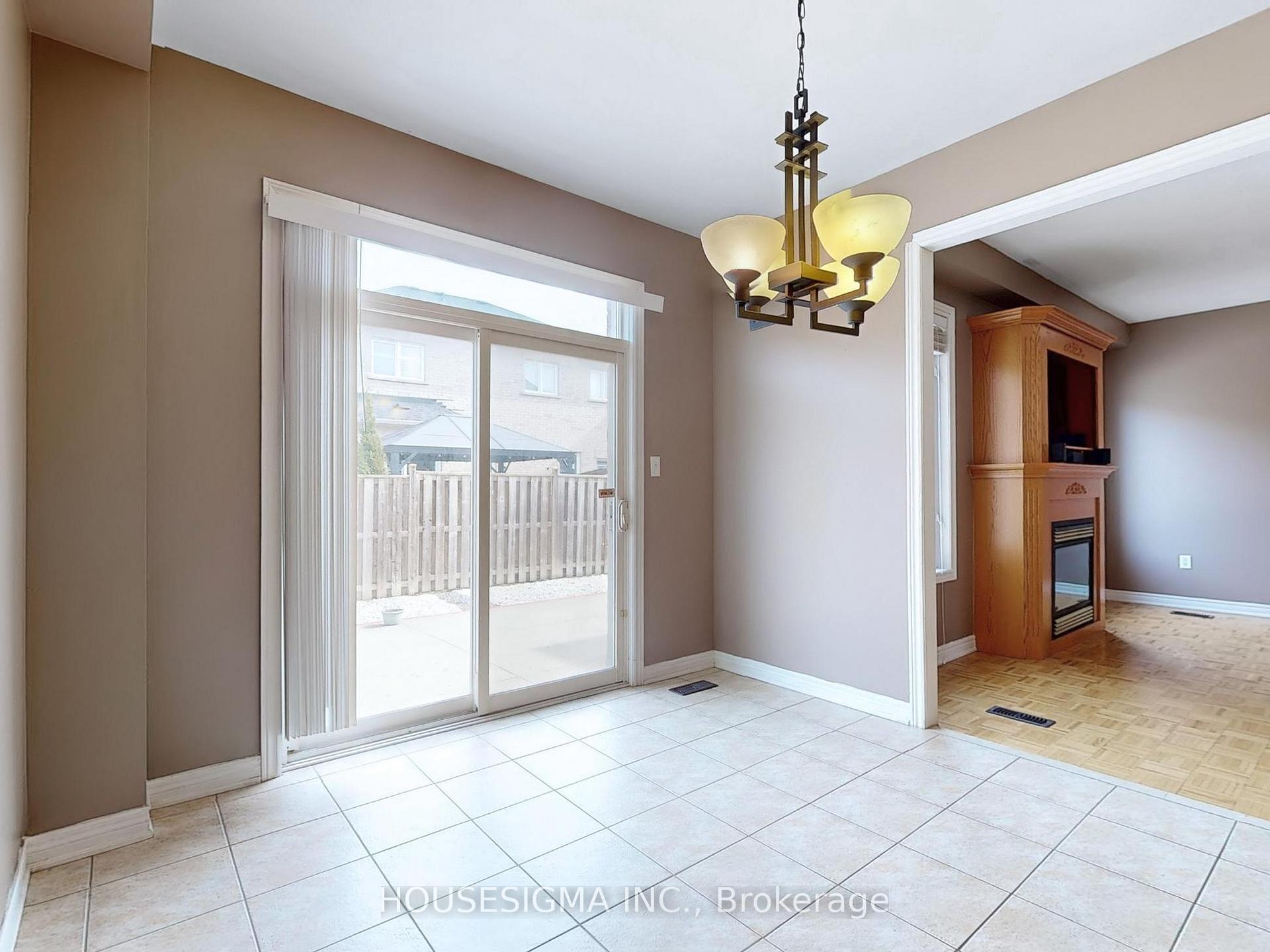 Photo 9 of 31 Braddock Drive, Brampton, Fletcher's Meadow — HOMEH