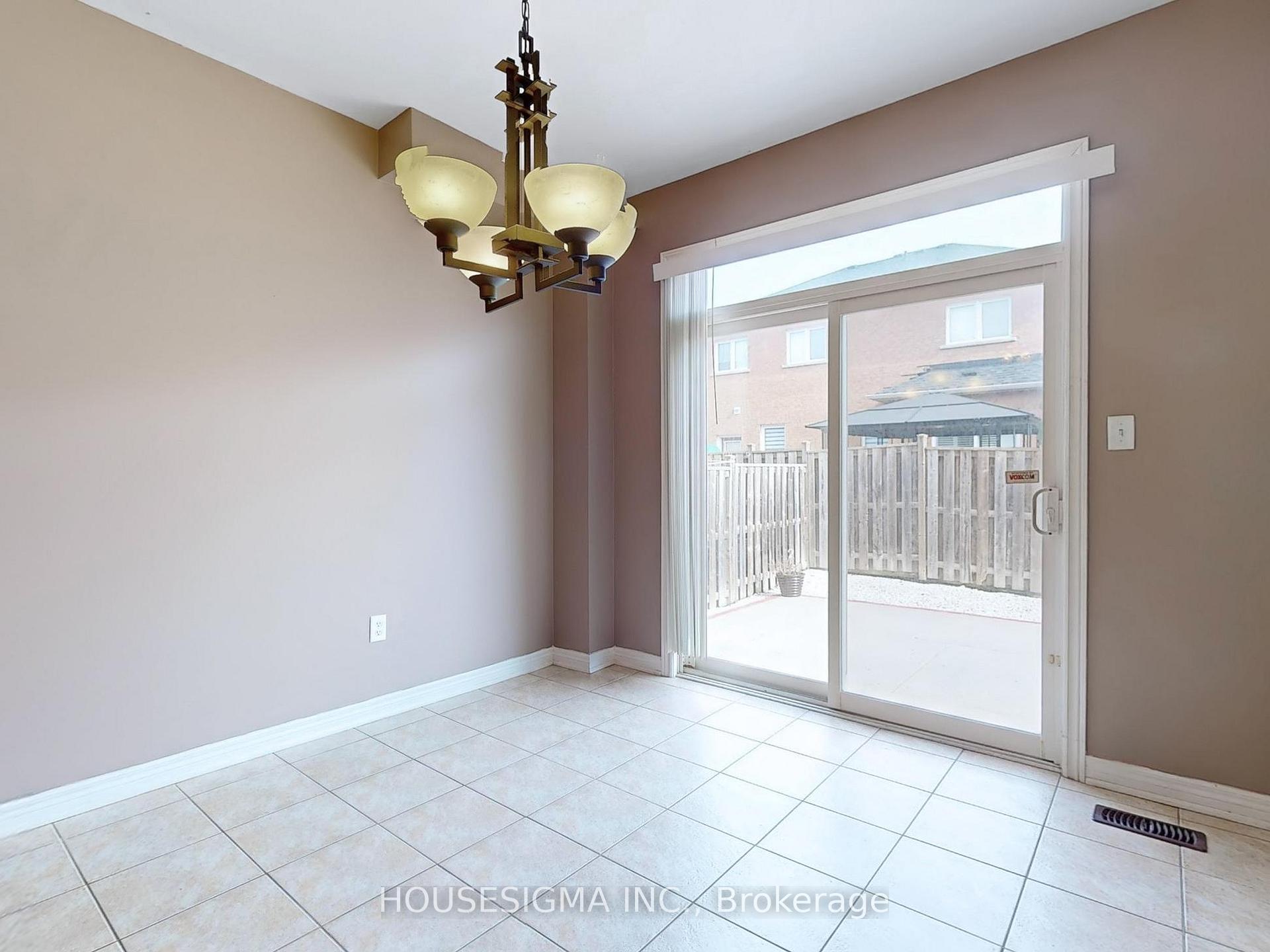 Photo 10 of 31 Braddock Drive, Brampton, Fletcher's Meadow — HOMEH