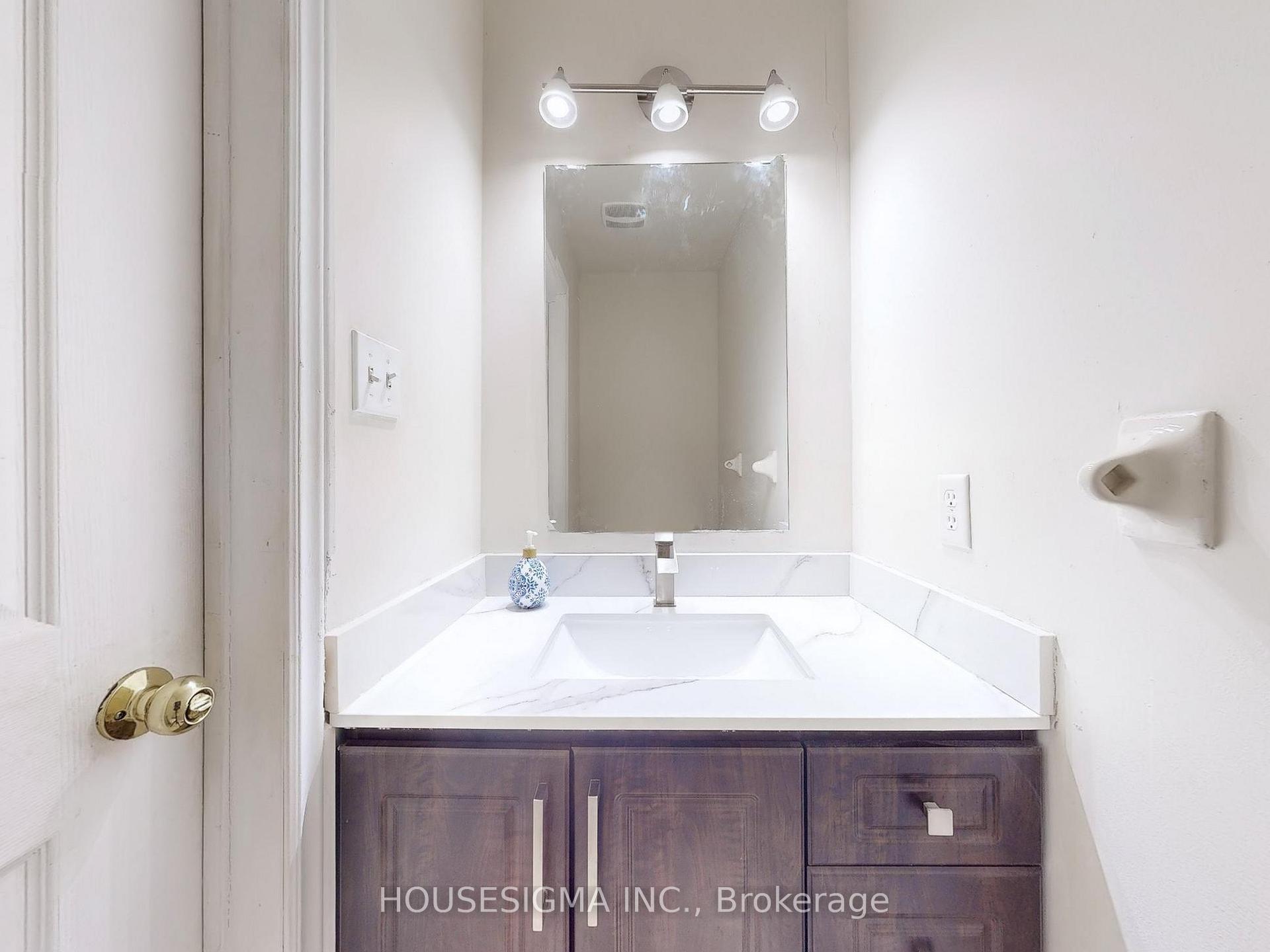 Photo 11 of 31 Braddock Drive, Brampton, Fletcher's Meadow — HOMEH