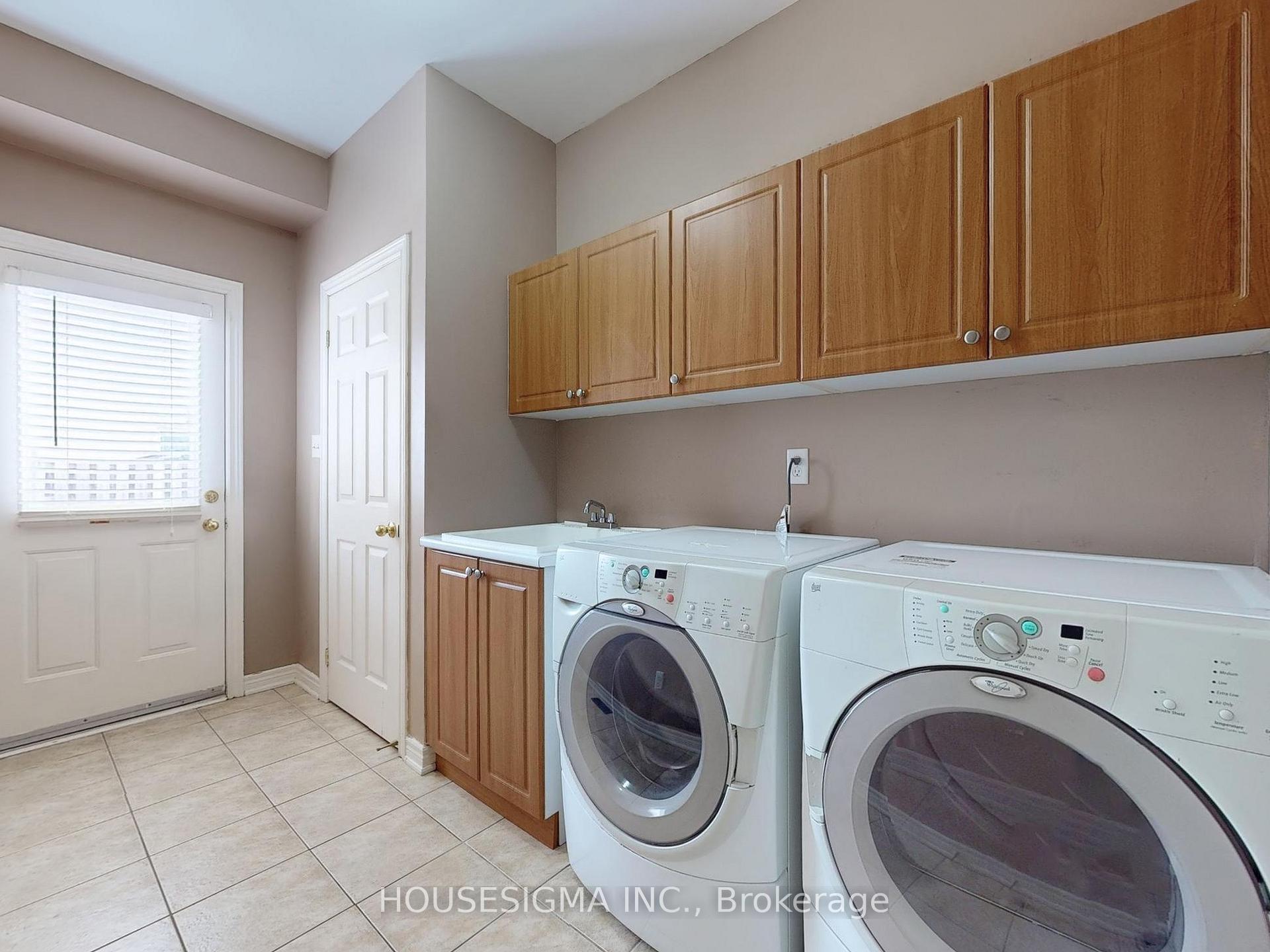 Photo 12 of 31 Braddock Drive, Brampton, Fletcher's Meadow — HOMEH