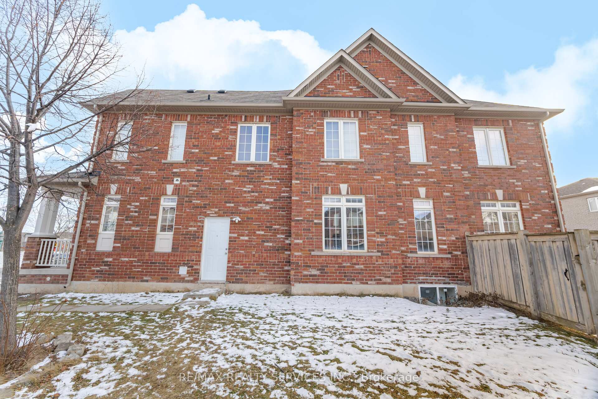 Photo 4 of 1 Ballyhaise Crescent, Brampton, Credit Valley — HOMEH
