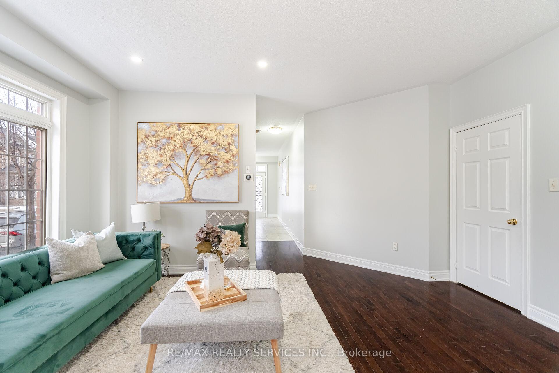 Photo 7 of 1 Ballyhaise Crescent, Brampton, Credit Valley — HOMEH