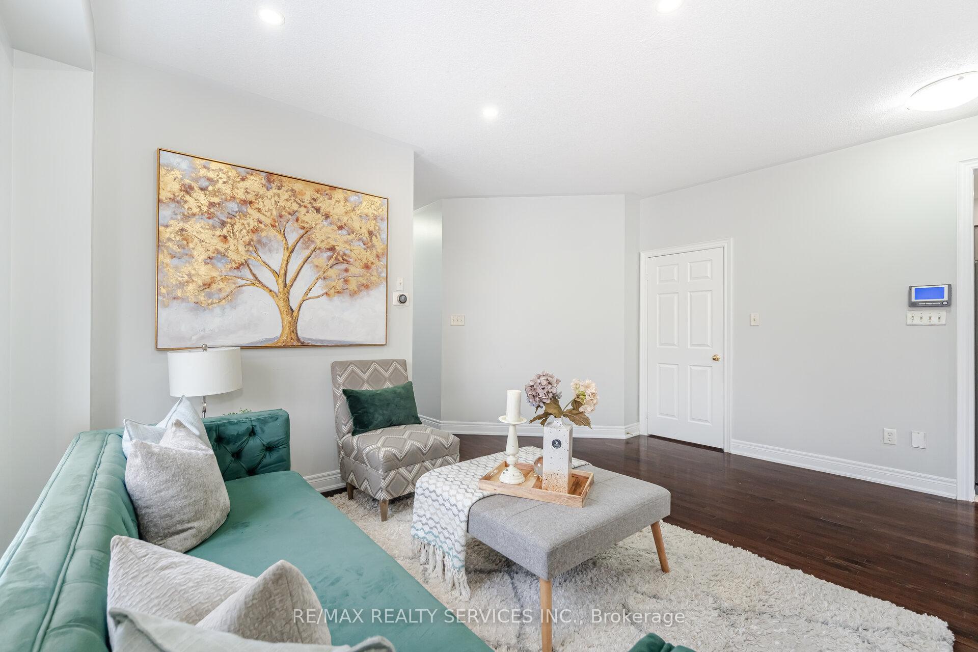 Photo 8 of 1 Ballyhaise Crescent, Brampton, Credit Valley — HOMEH