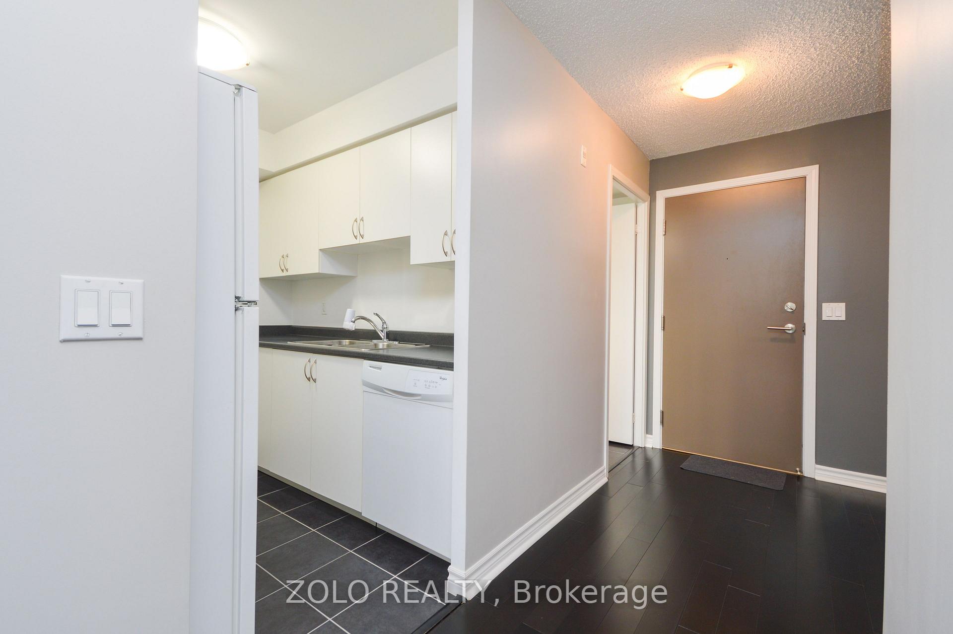 Photo 2 of Unit 811, 35 Saranac Boulevard, Toronto, Englemount-Lawrence — HOMEH