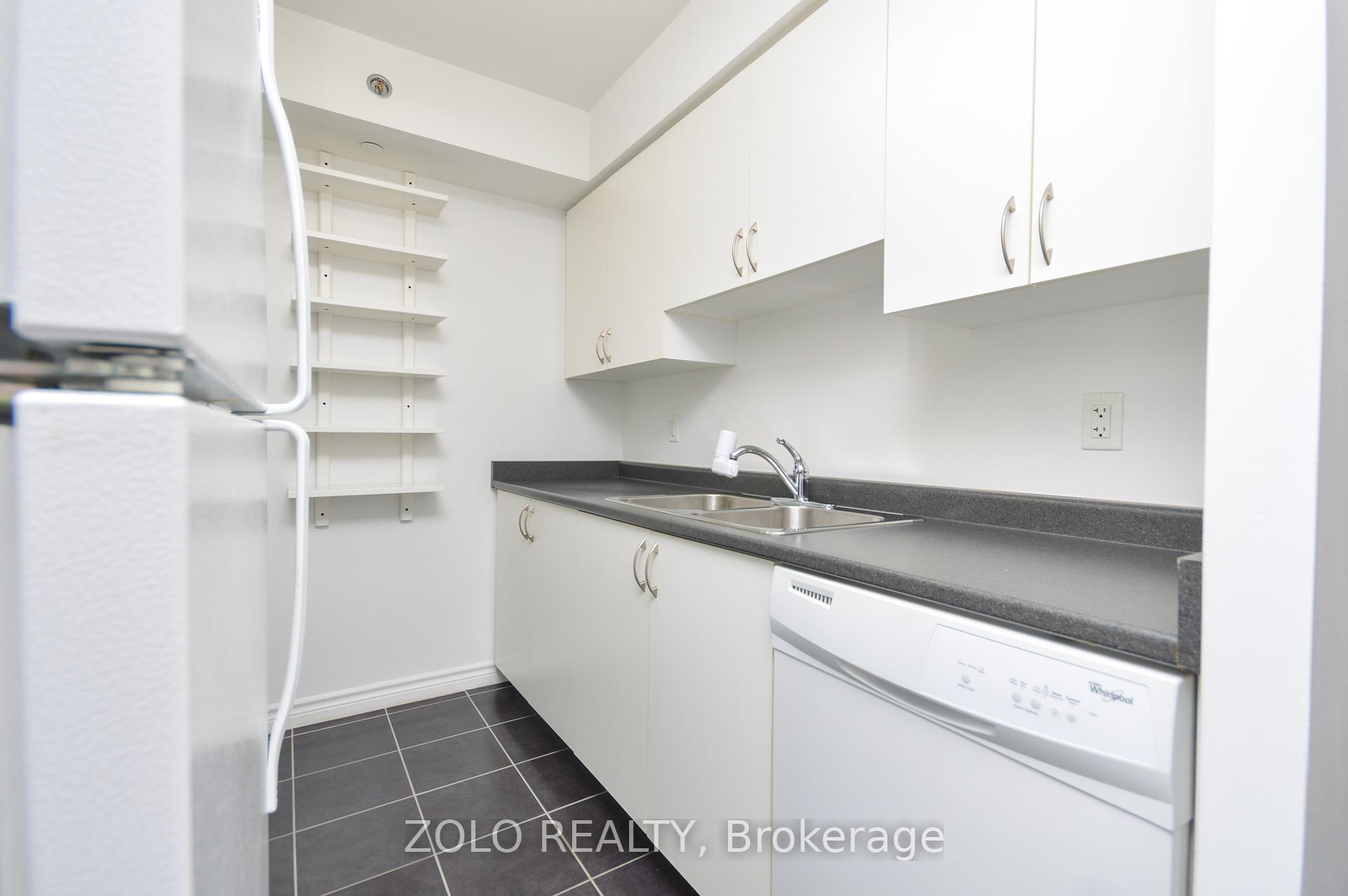 Photo 9 of Unit 811, 35 Saranac Boulevard, Toronto, Englemount-Lawrence — HOMEH