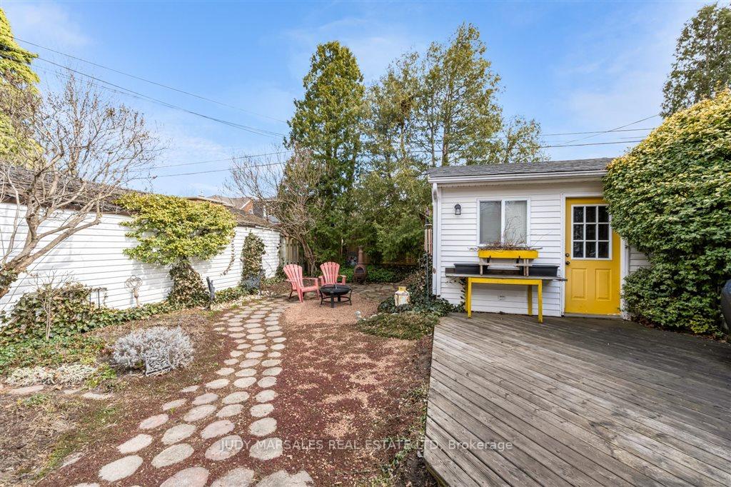 Photo 4 of 93 Edgemont Street S, Hamilton, Delta — HOMEH