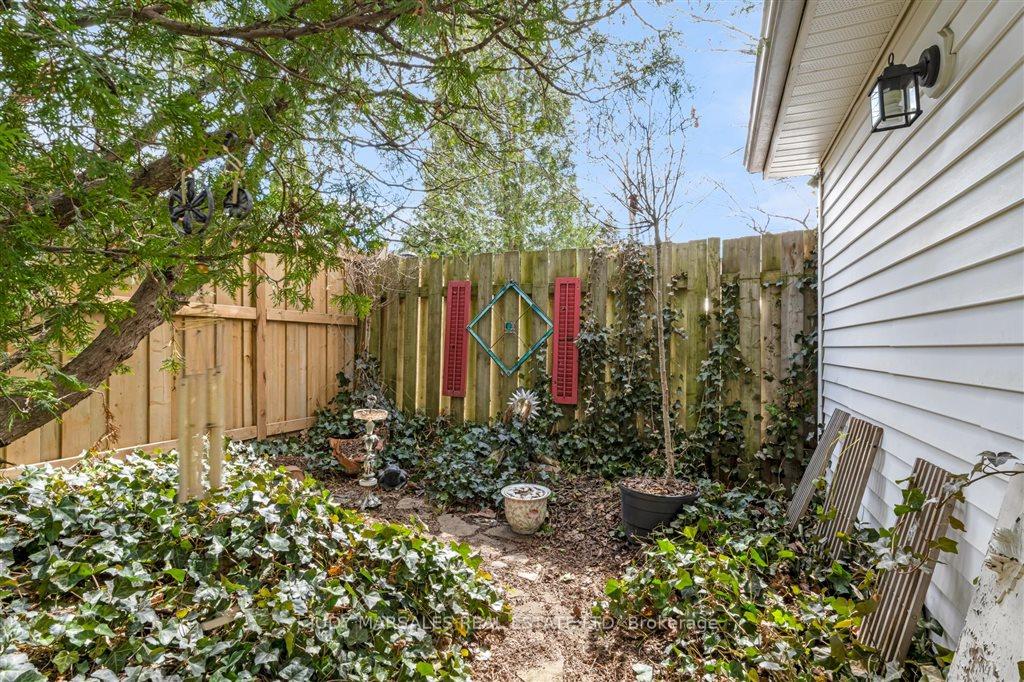 Photo 7 of 93 Edgemont Street S, Hamilton, Delta — HOMEH