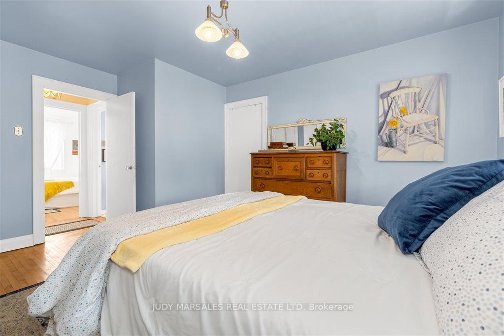 Photo 16 of 93 Edgemont Street S, Hamilton, Delta — HOMEH