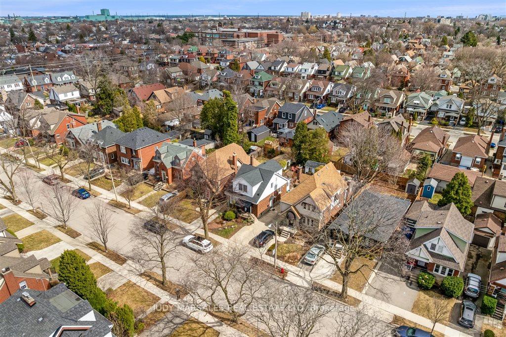 Photo 40 of 93 Edgemont Street S, Hamilton, Delta — HOMEH