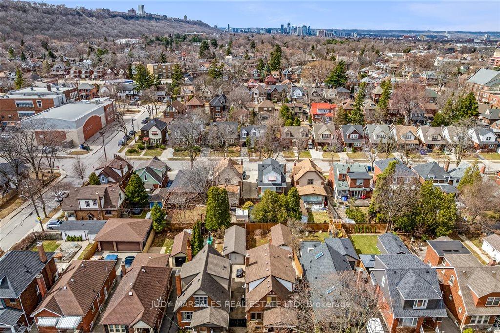 Photo 43 of 93 Edgemont Street S, Hamilton, Delta — HOMEH