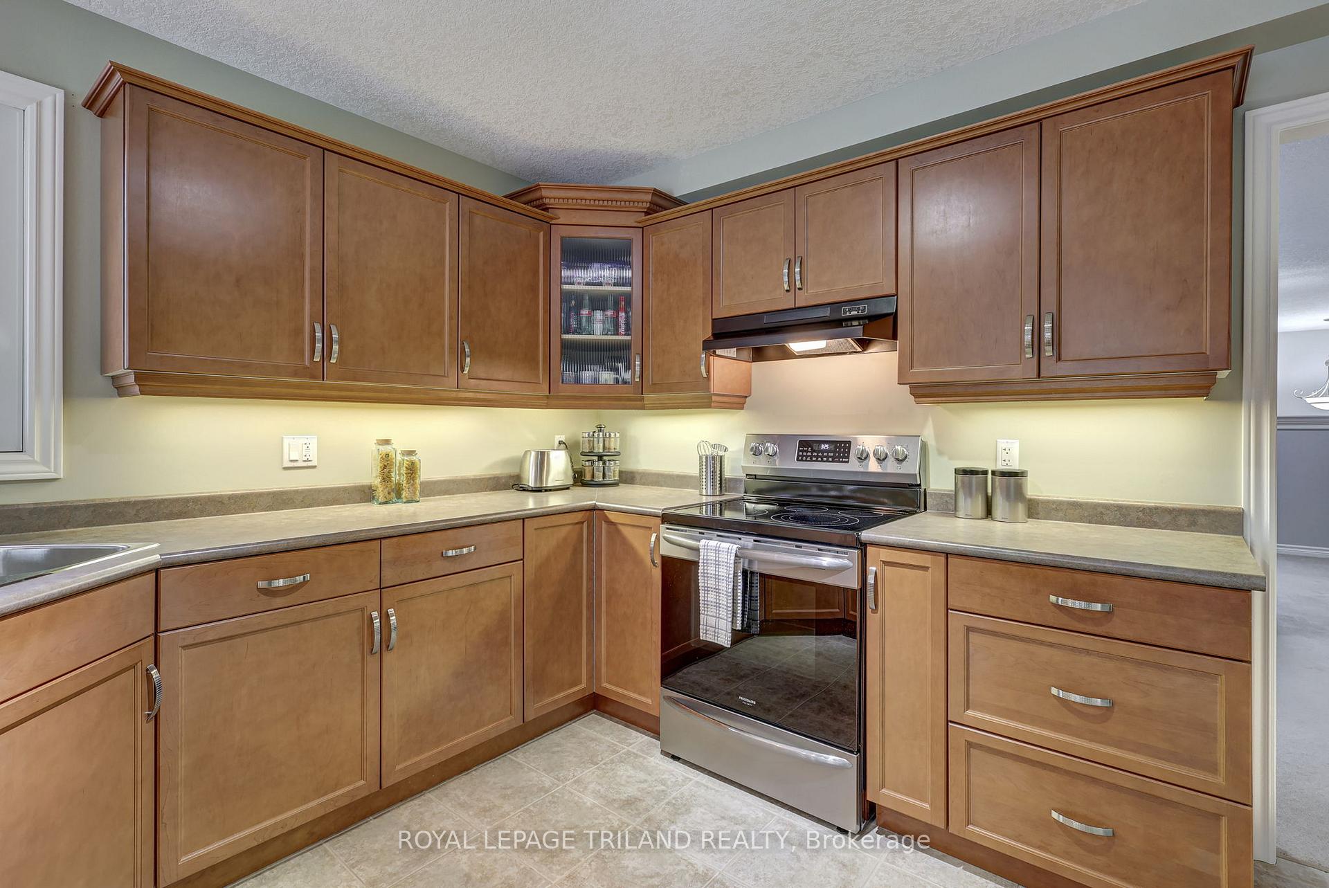Photo 11 of 60 Penhale Avenue, St. Thomas — HOMEH