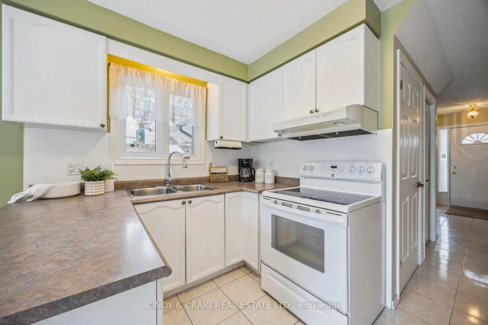 Photo 6 of 840 Charisma Crescent, Oshawa, McLaughlin — HOMEH