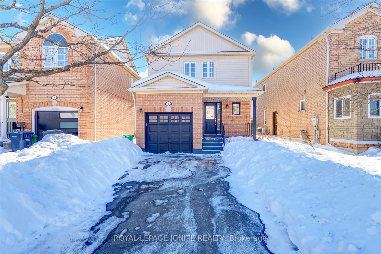 Photo 2 of 5 Weatherell Drive, Brampton, Fletcher's Meadow — HOMEH