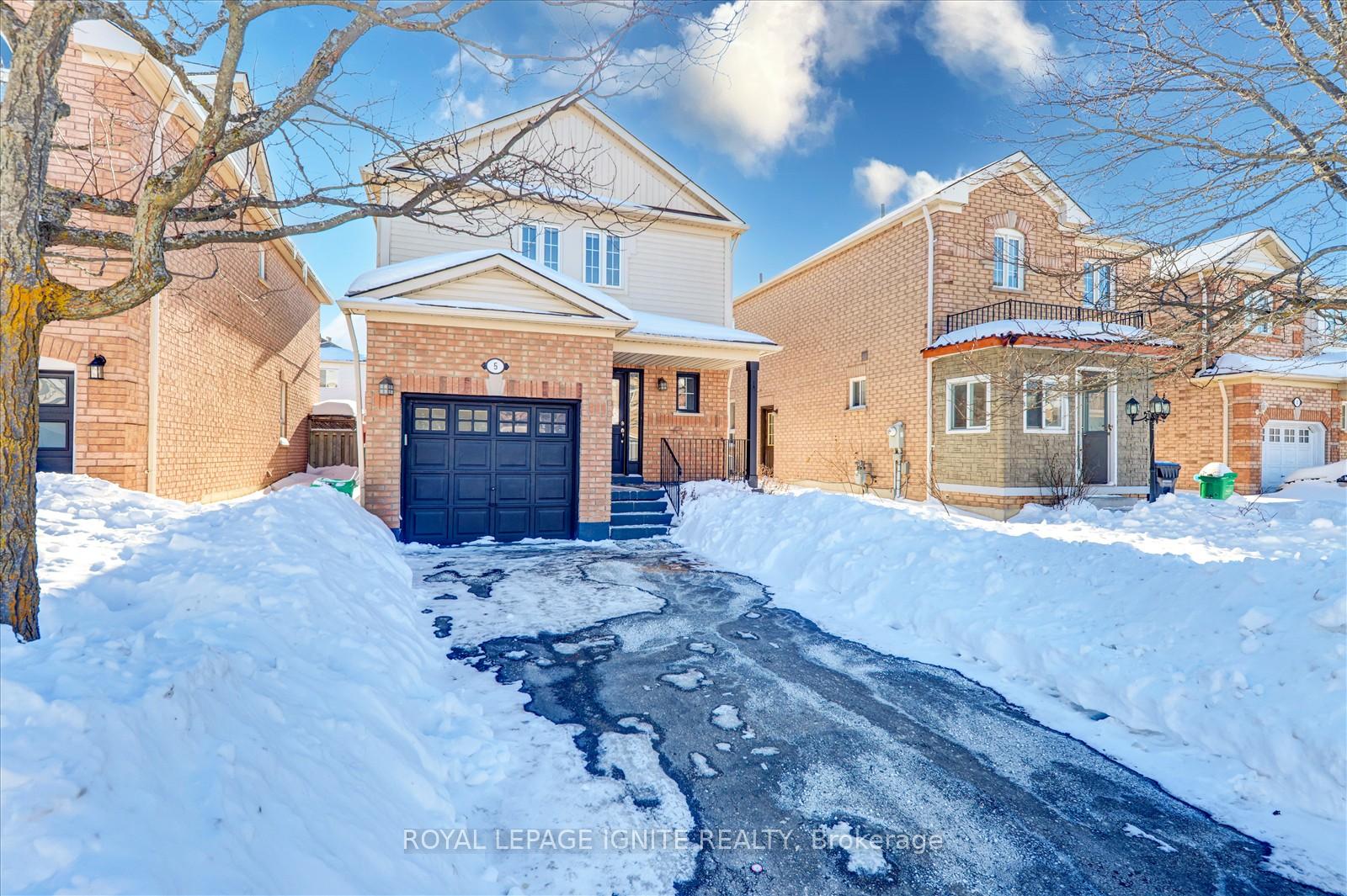 Photo 3 of 5 Weatherell Drive, Brampton, Fletcher's Meadow — HOMEH