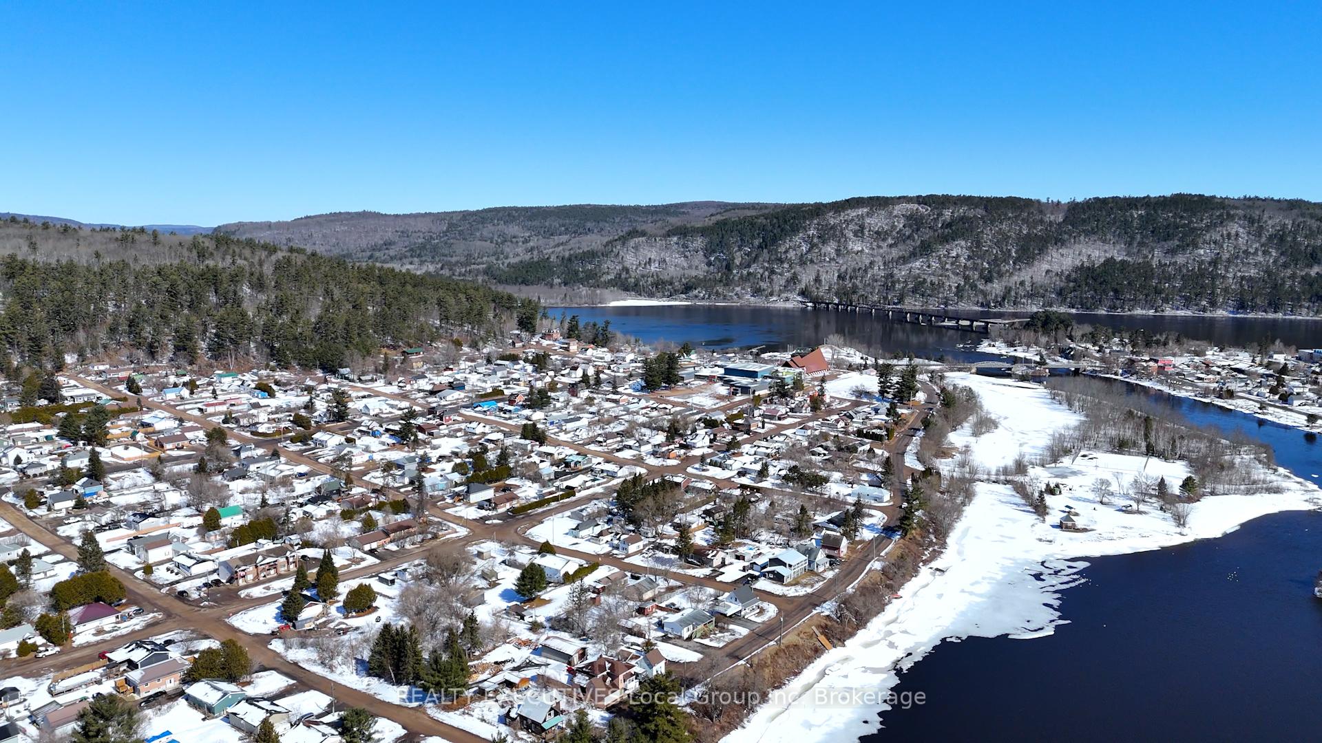 Photo 2 of 330 Nineth Street, Mattawa — HOMEH